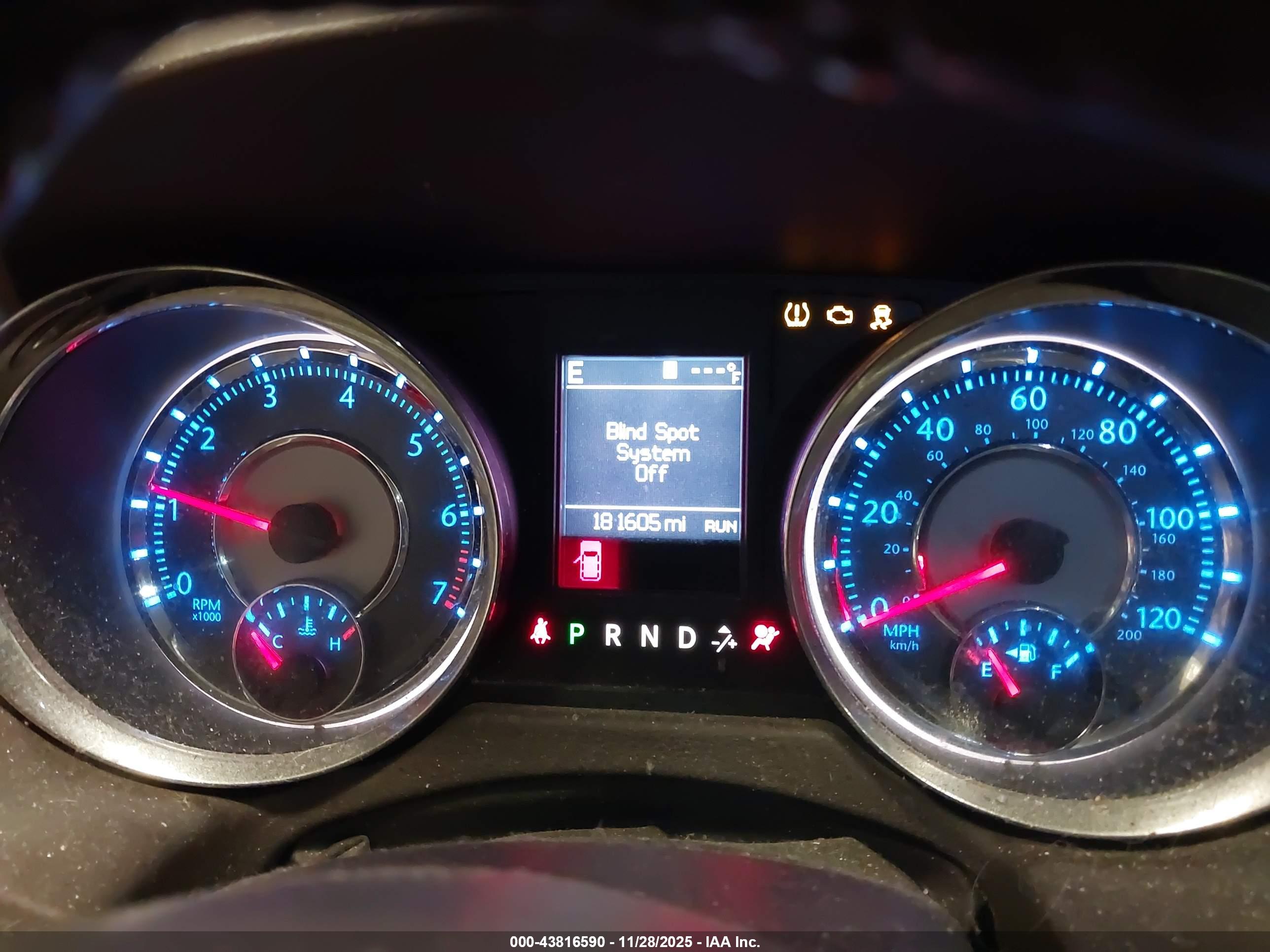 CHRYSLER TOWN image 7