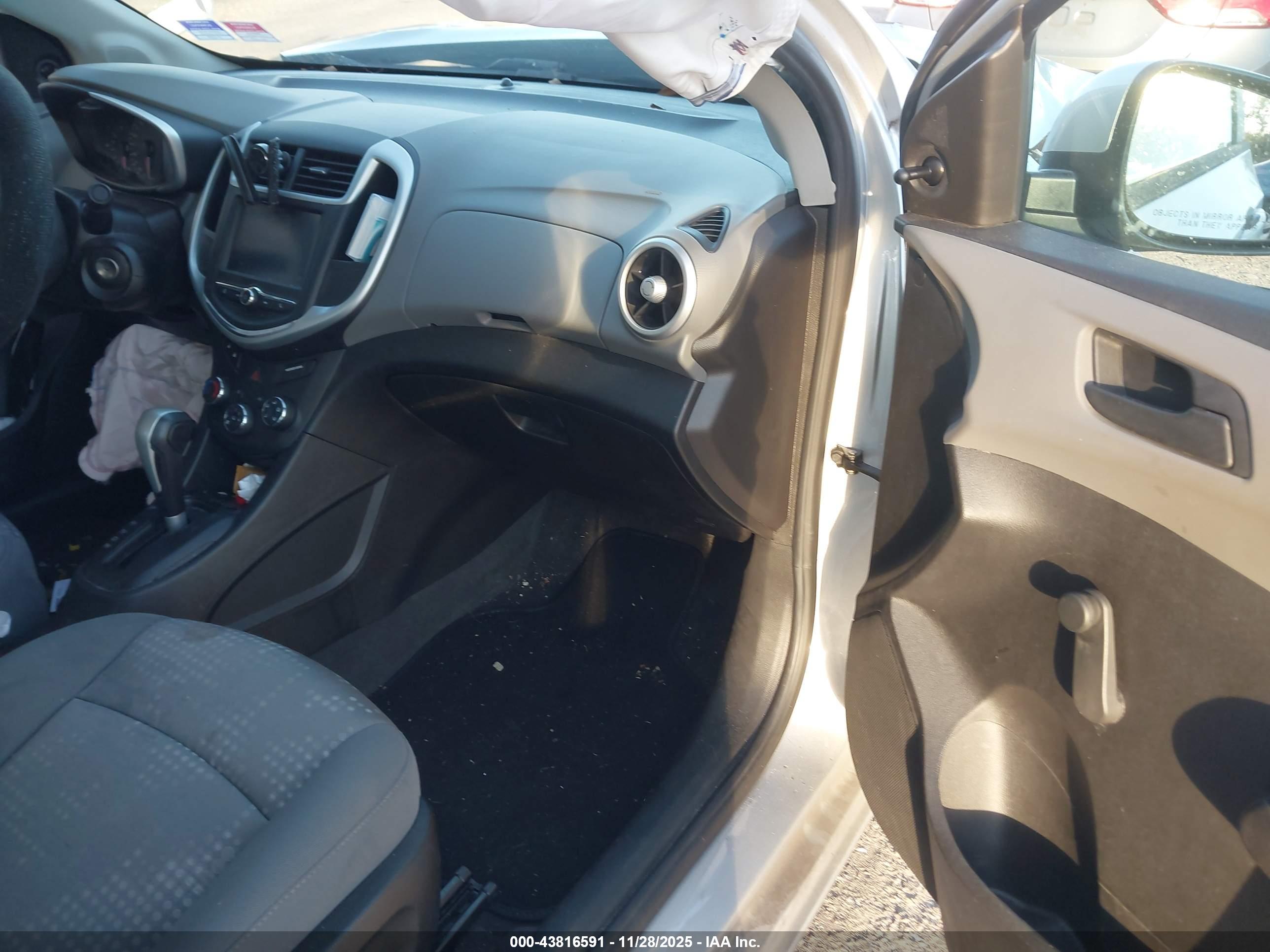 CHEVROLET SONIC image 5