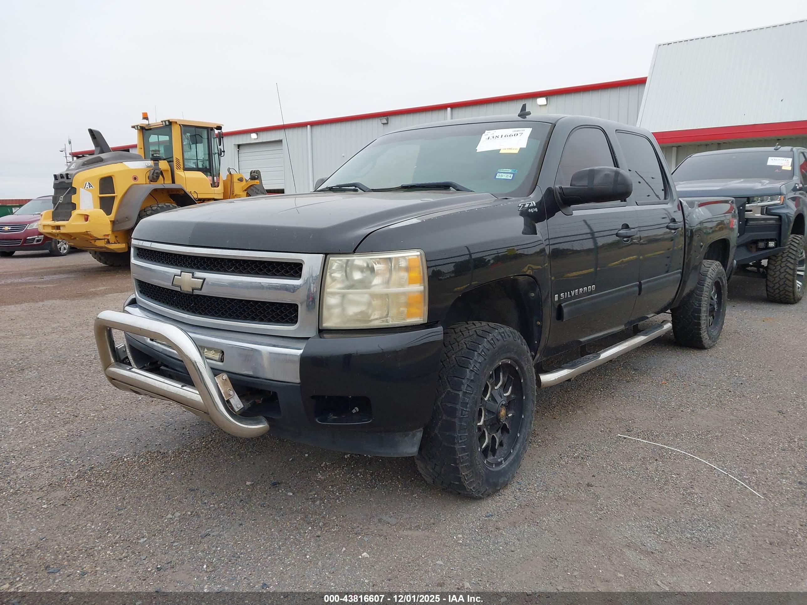 CHEVROLET SILVERADO image 2