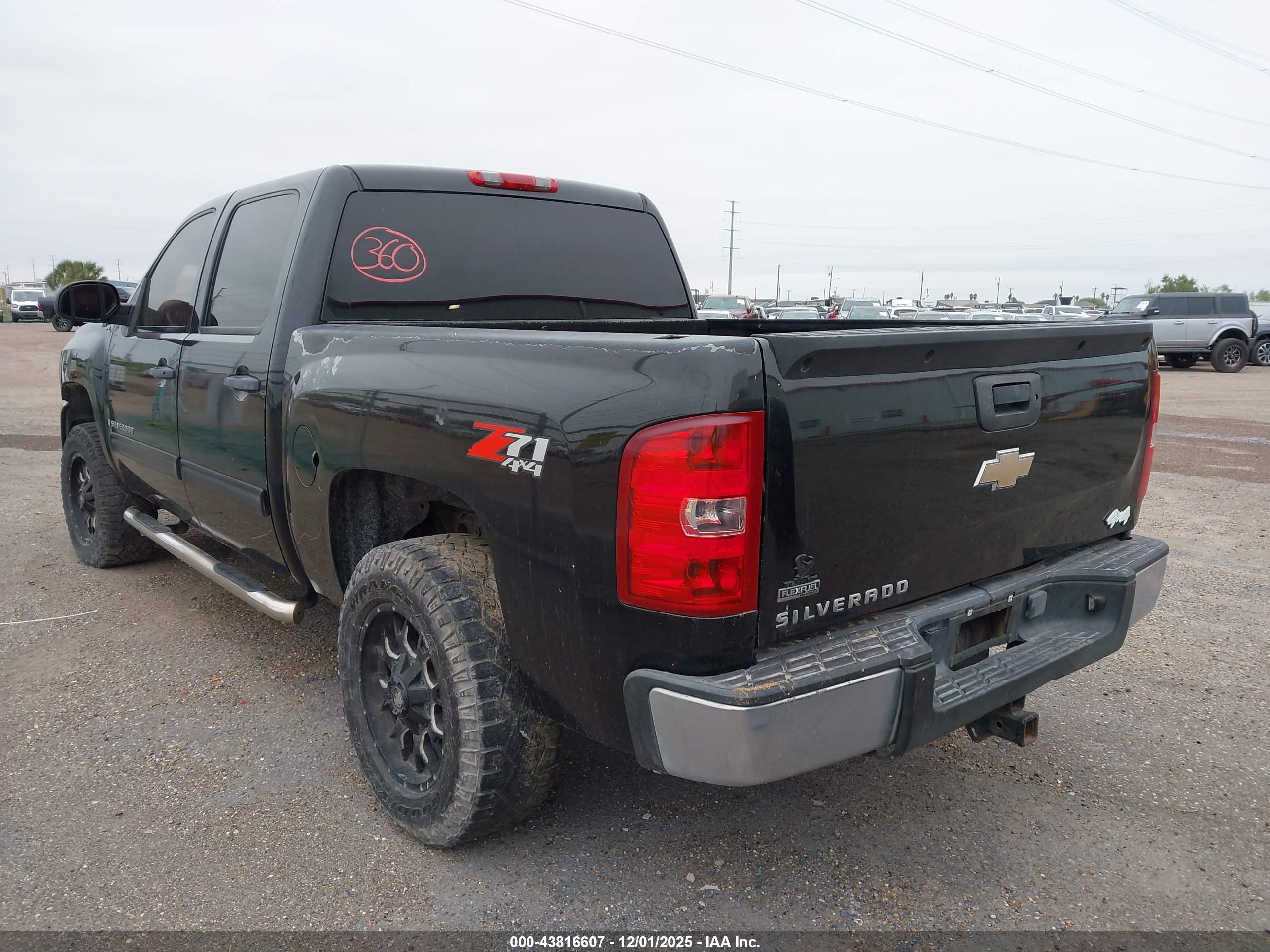 CHEVROLET SILVERADO image 3