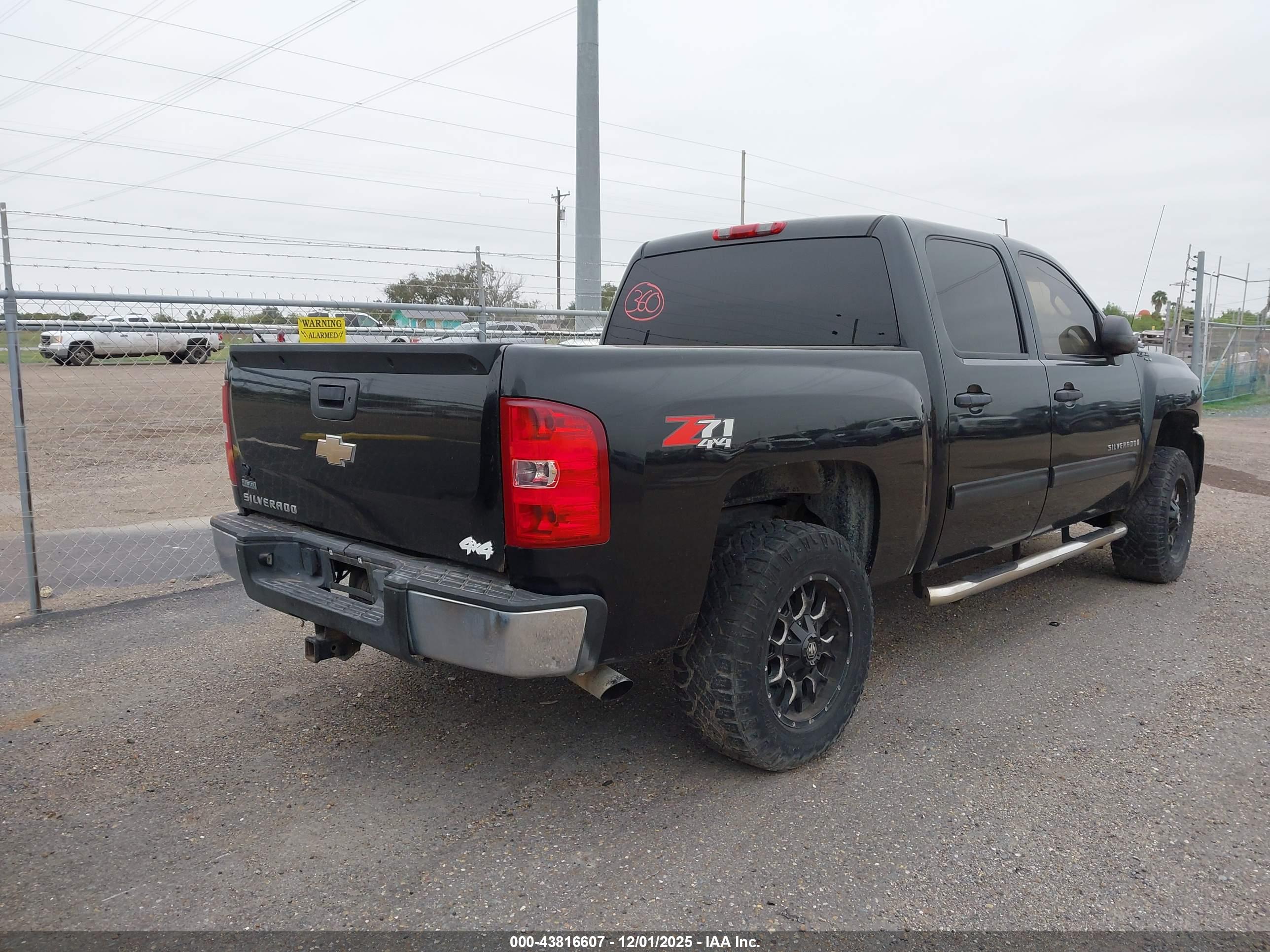 CHEVROLET SILVERADO image 4