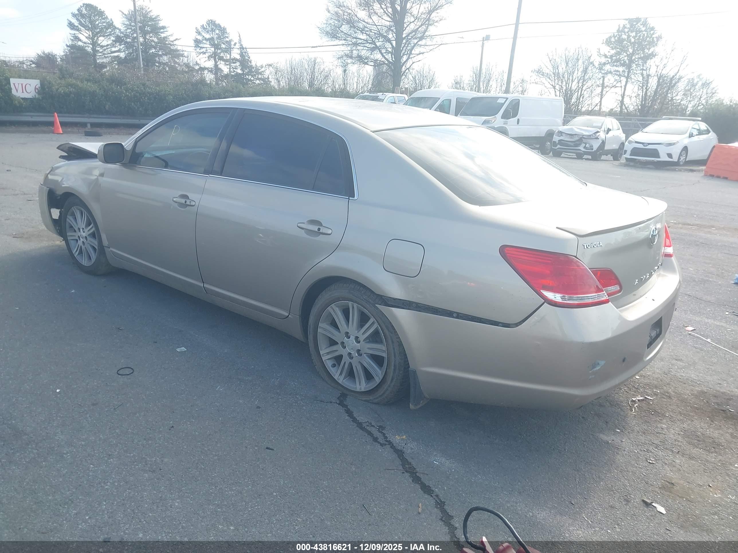 TOYOTA AVALON image 3
