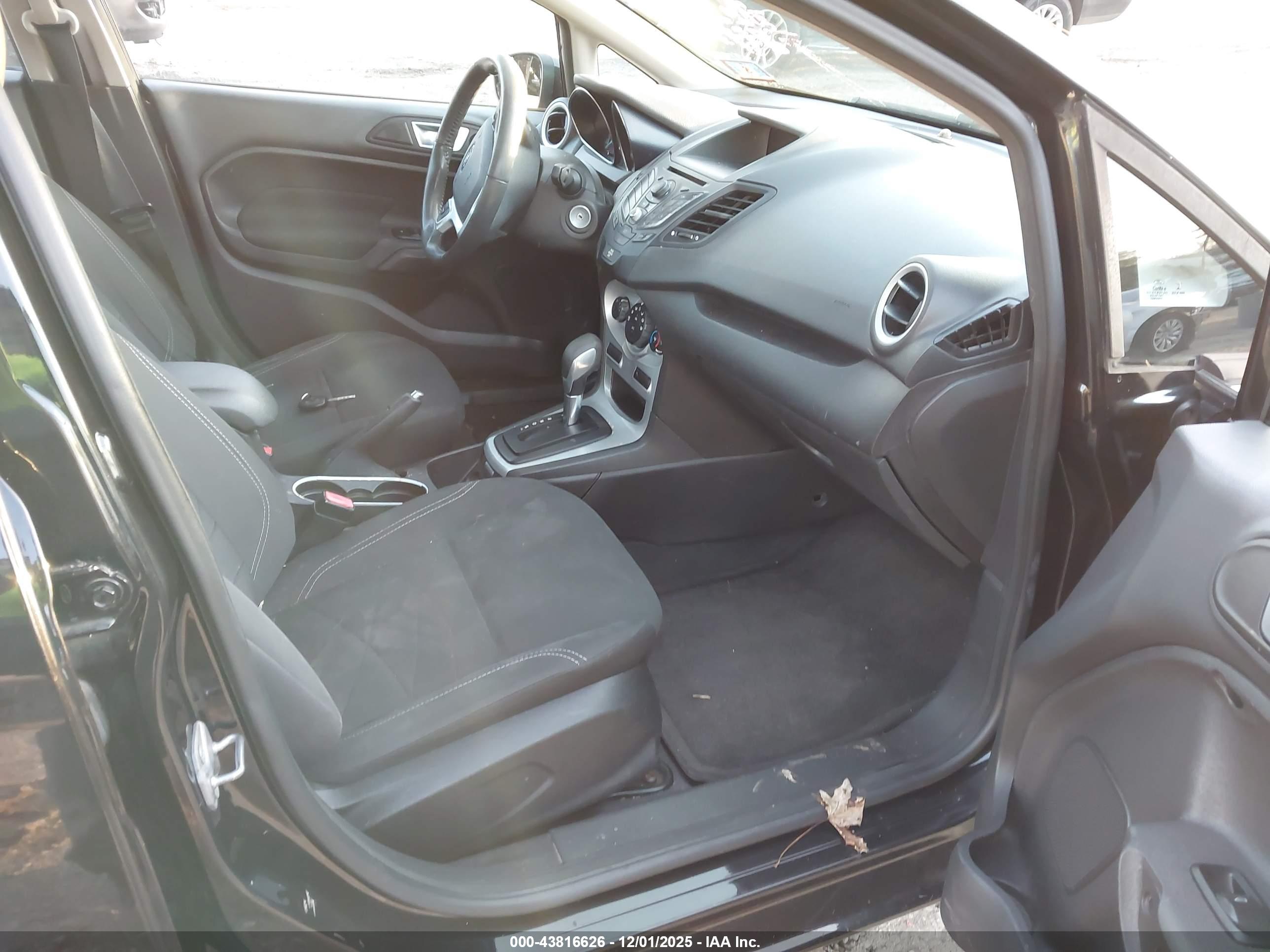 FORD FIESTA image 5