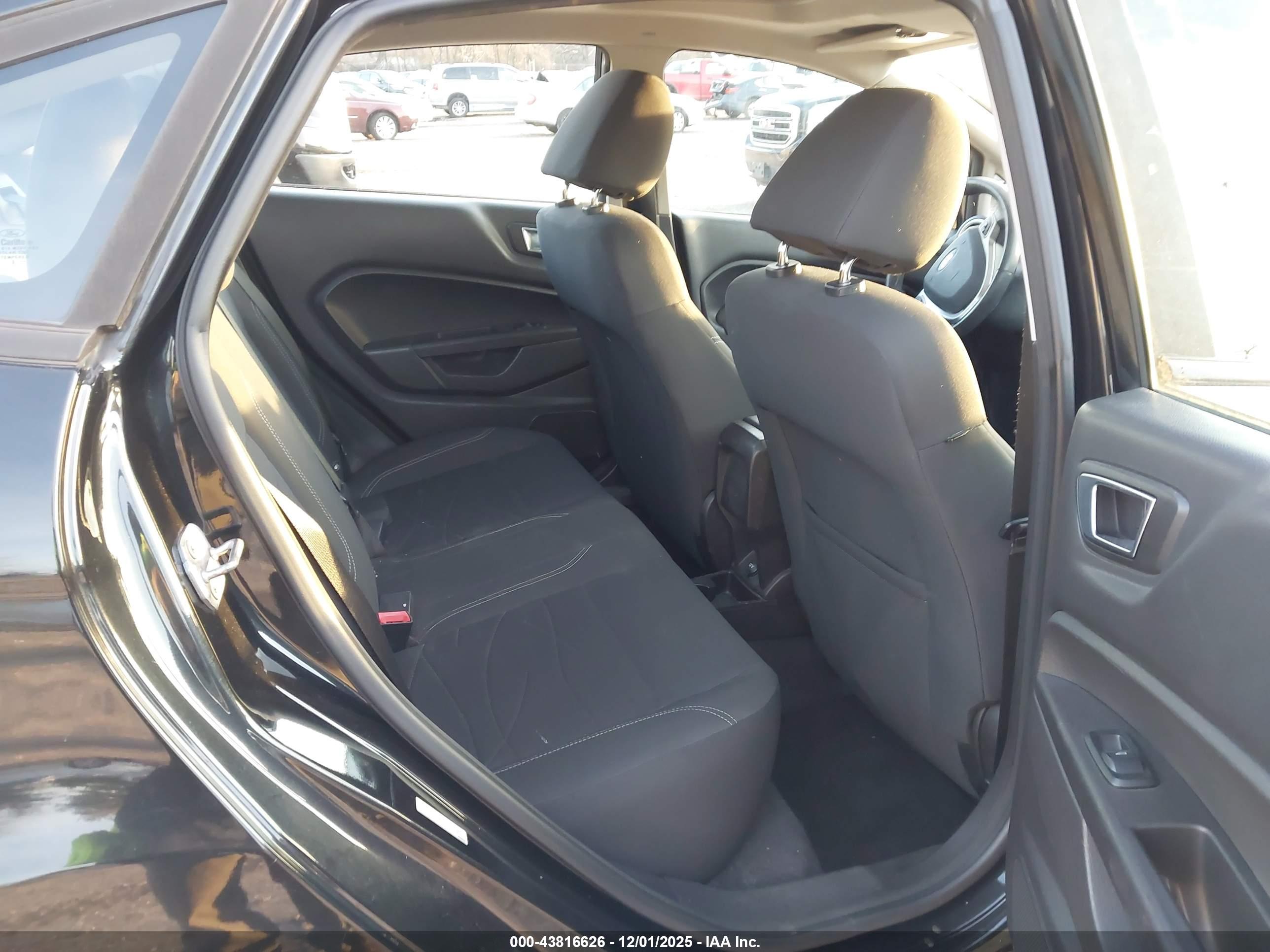 FORD FIESTA image 8