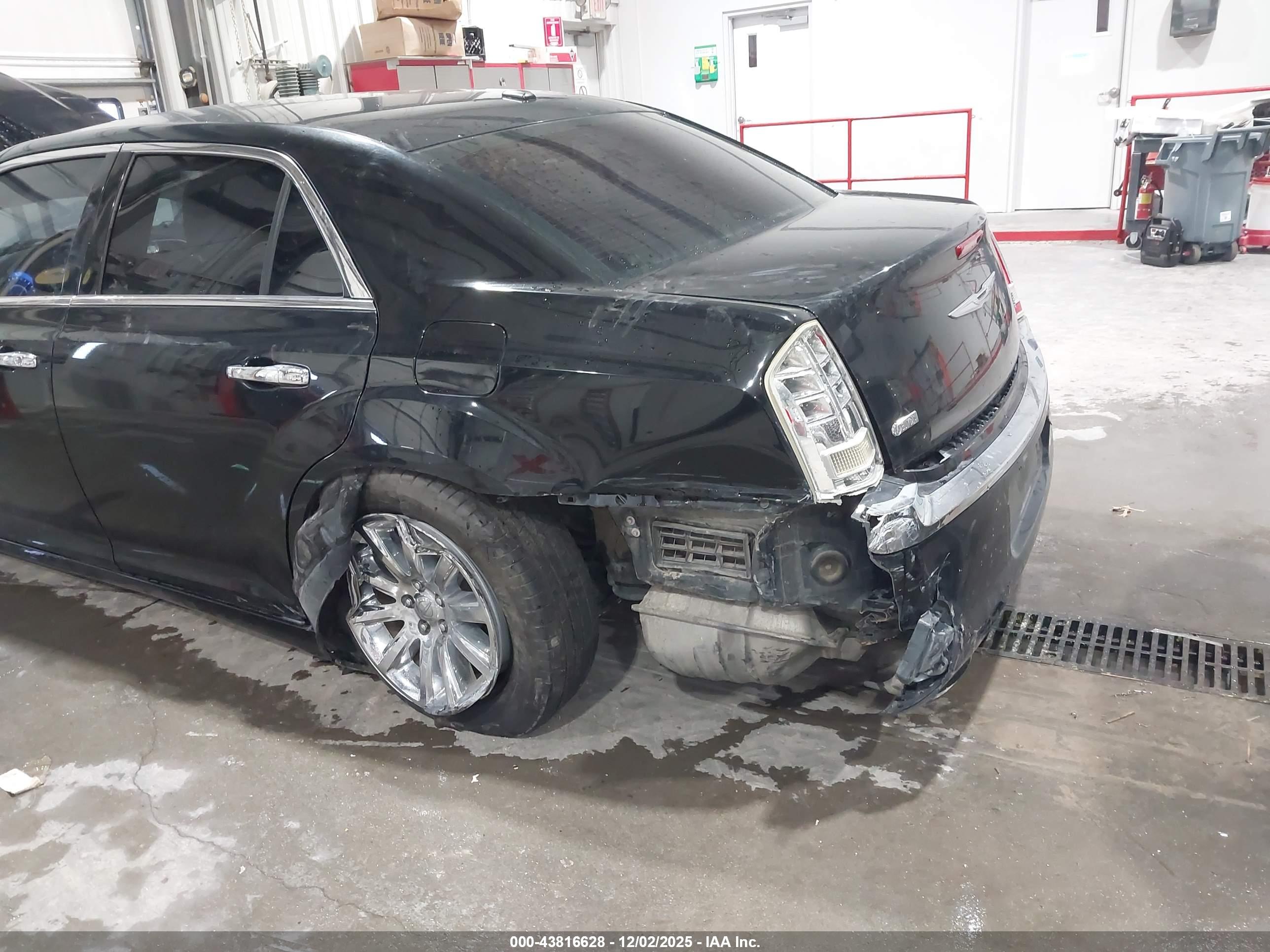 CHRYSLER 300C image 6