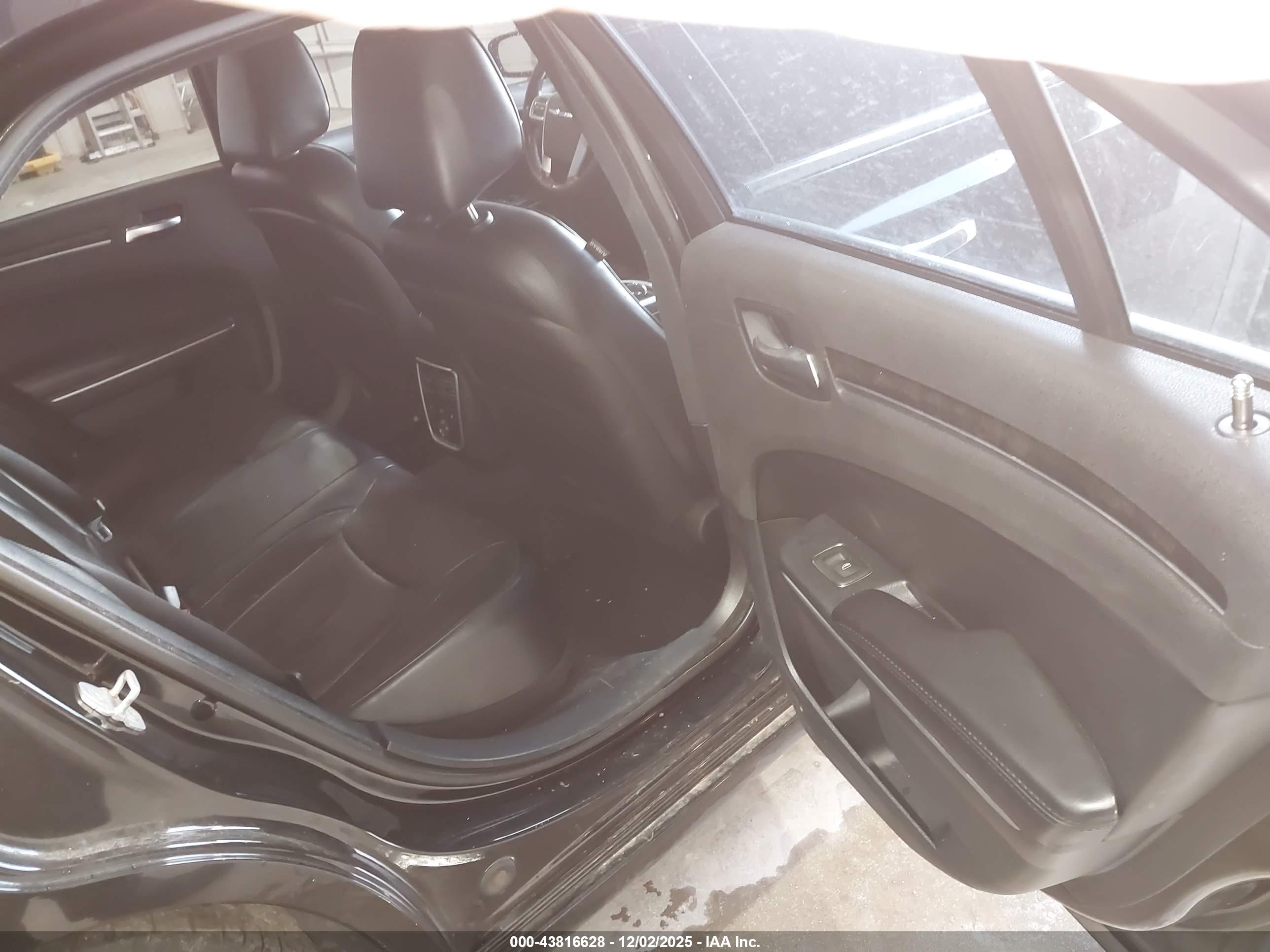 CHRYSLER 300C image 8