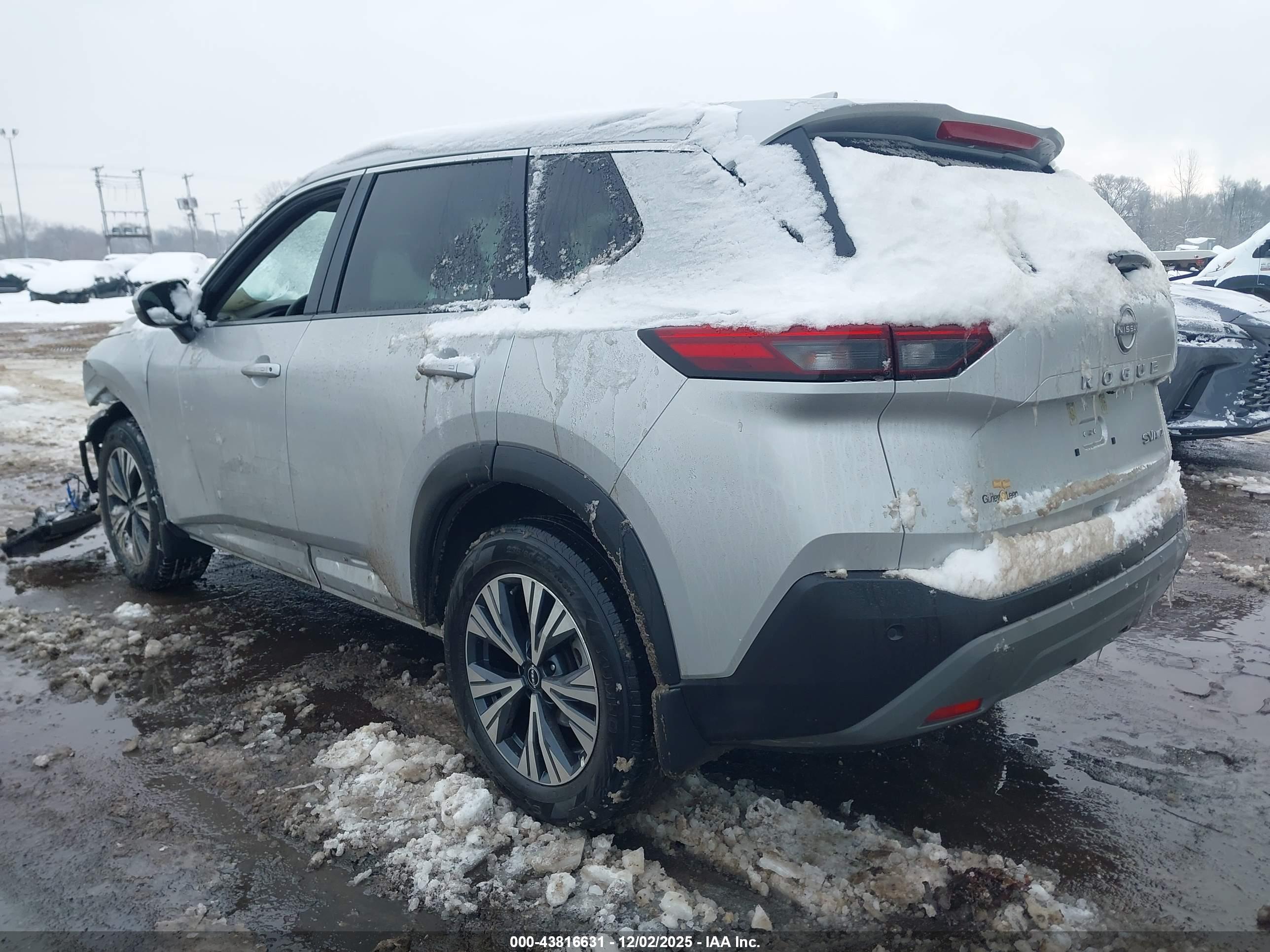 NISSAN ROGUE image 3