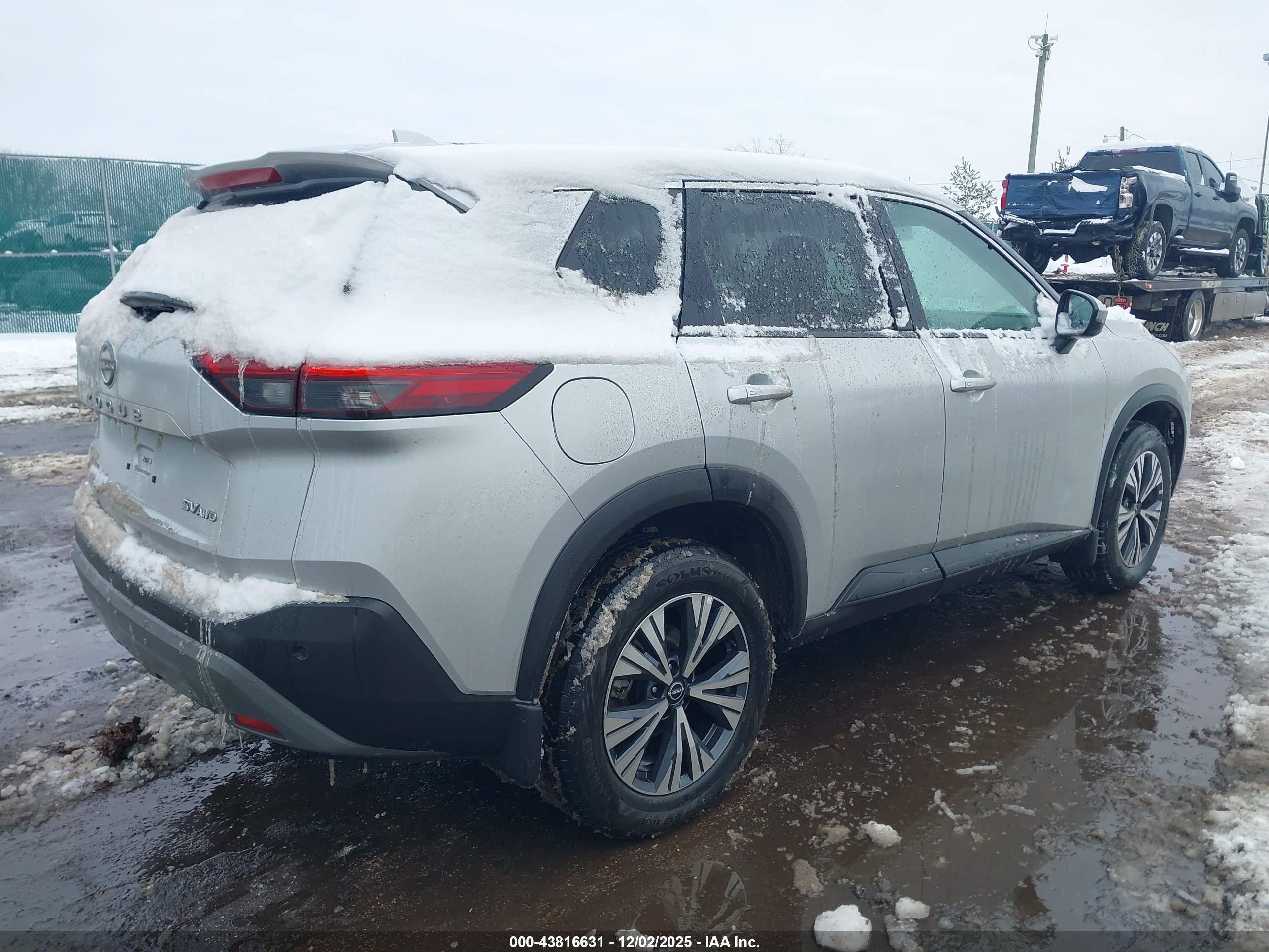 NISSAN ROGUE image 4