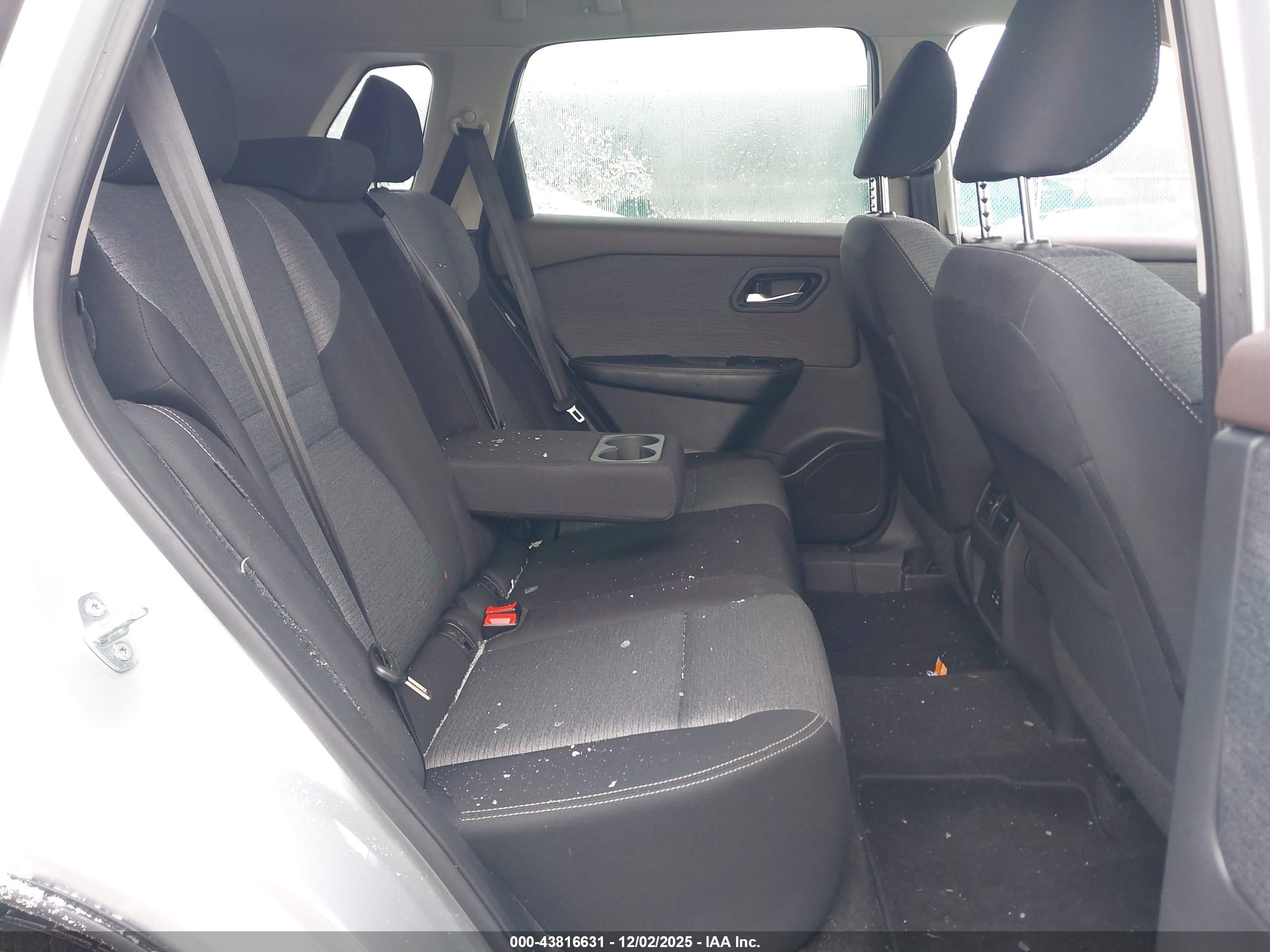 NISSAN ROGUE image 8