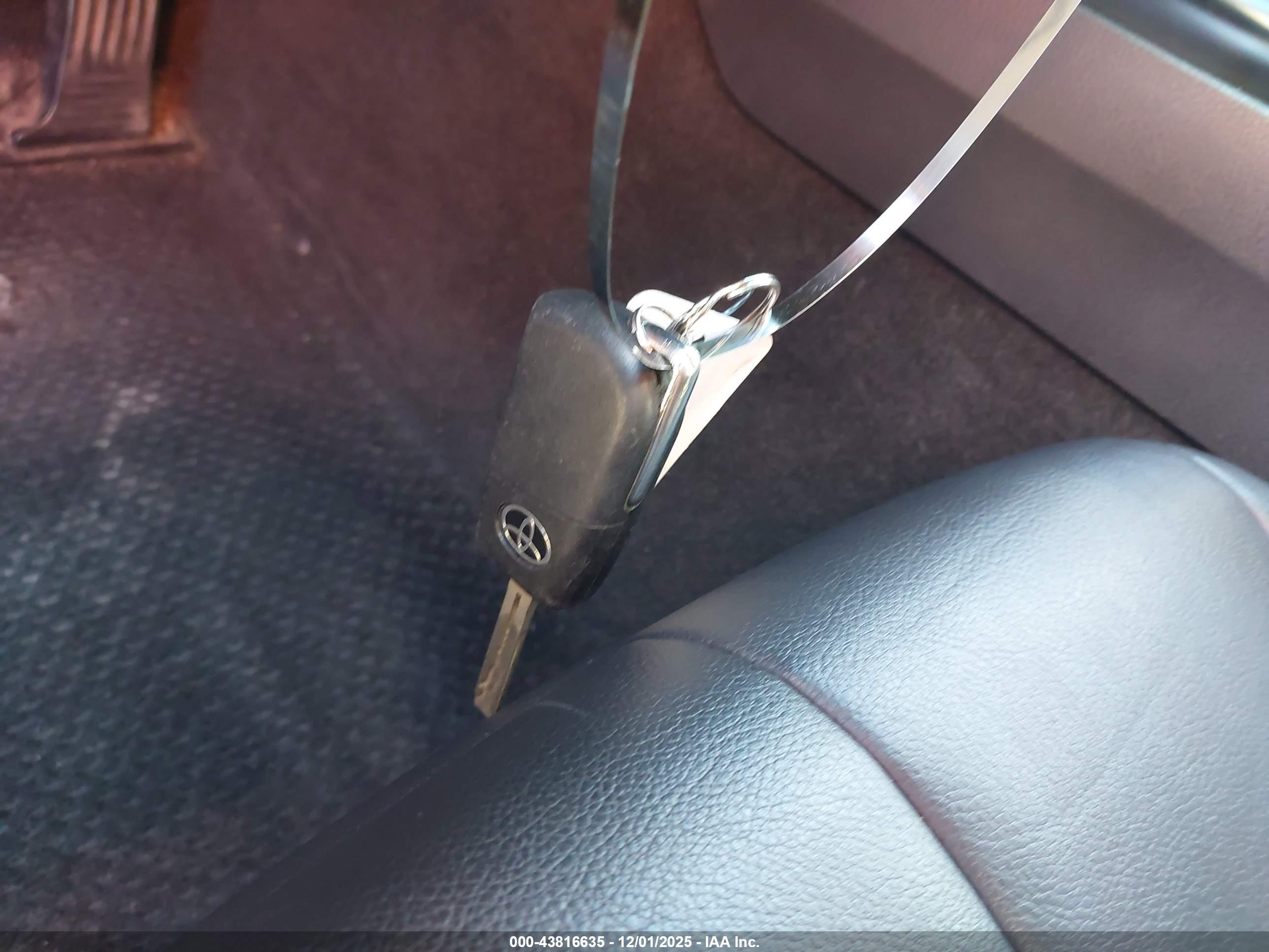 TOYOTA CAMRY image 11