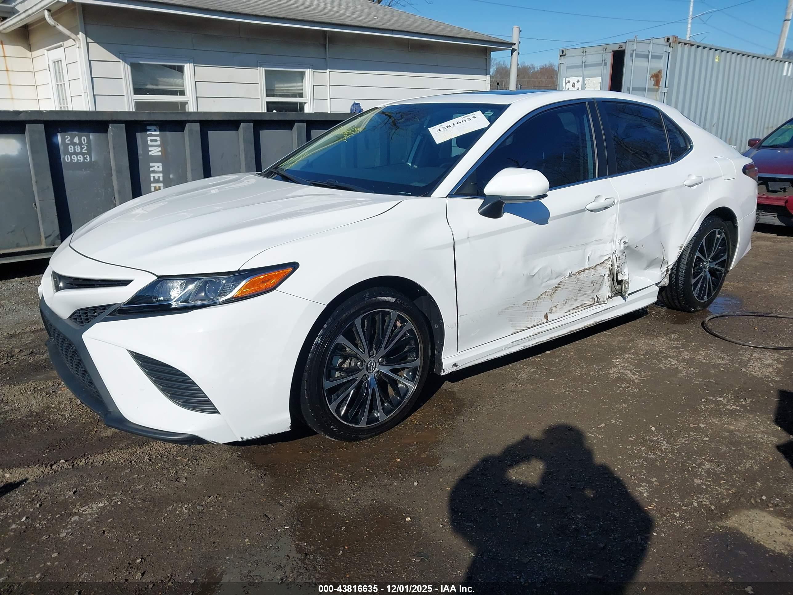 TOYOTA CAMRY image 2