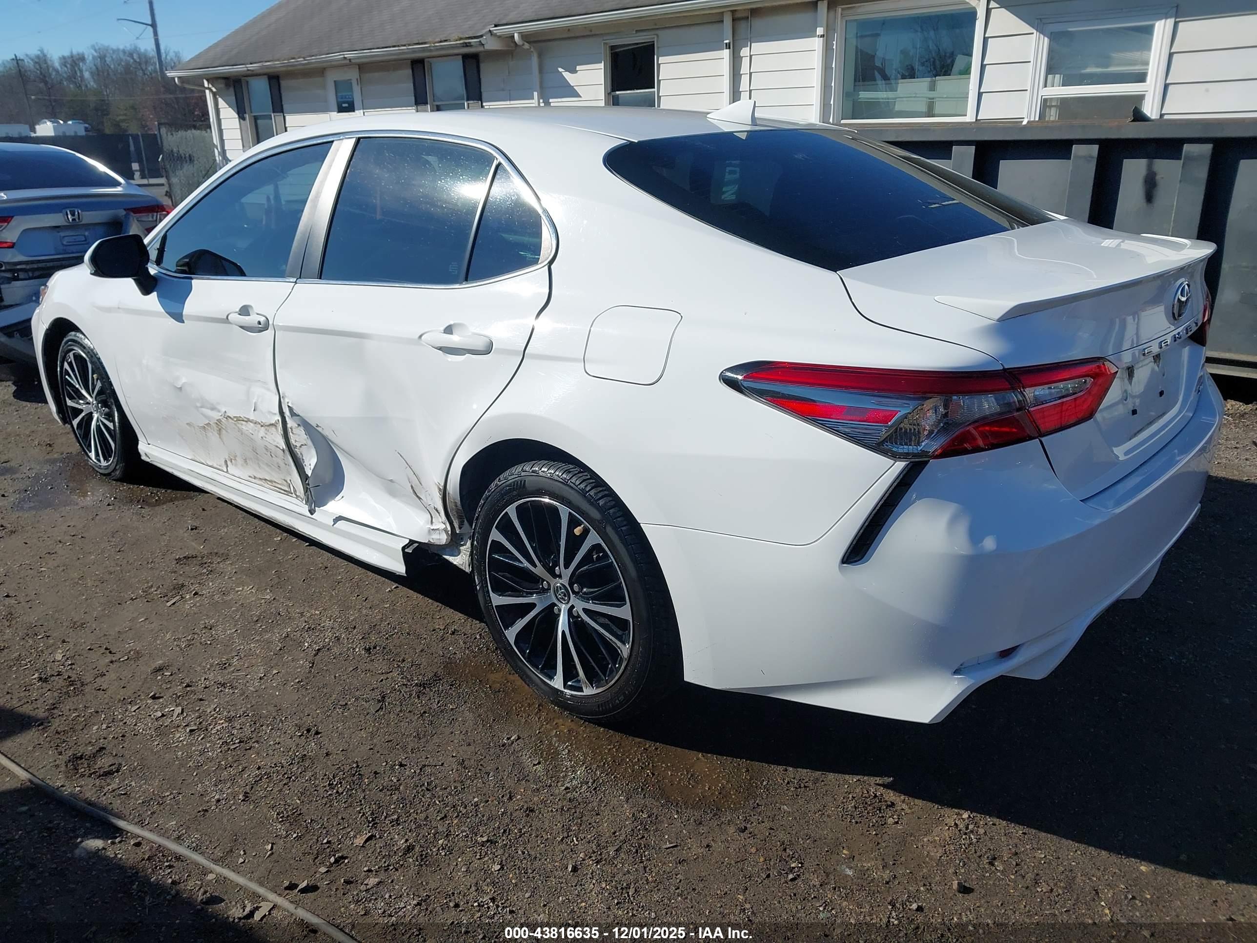 TOYOTA CAMRY image 3