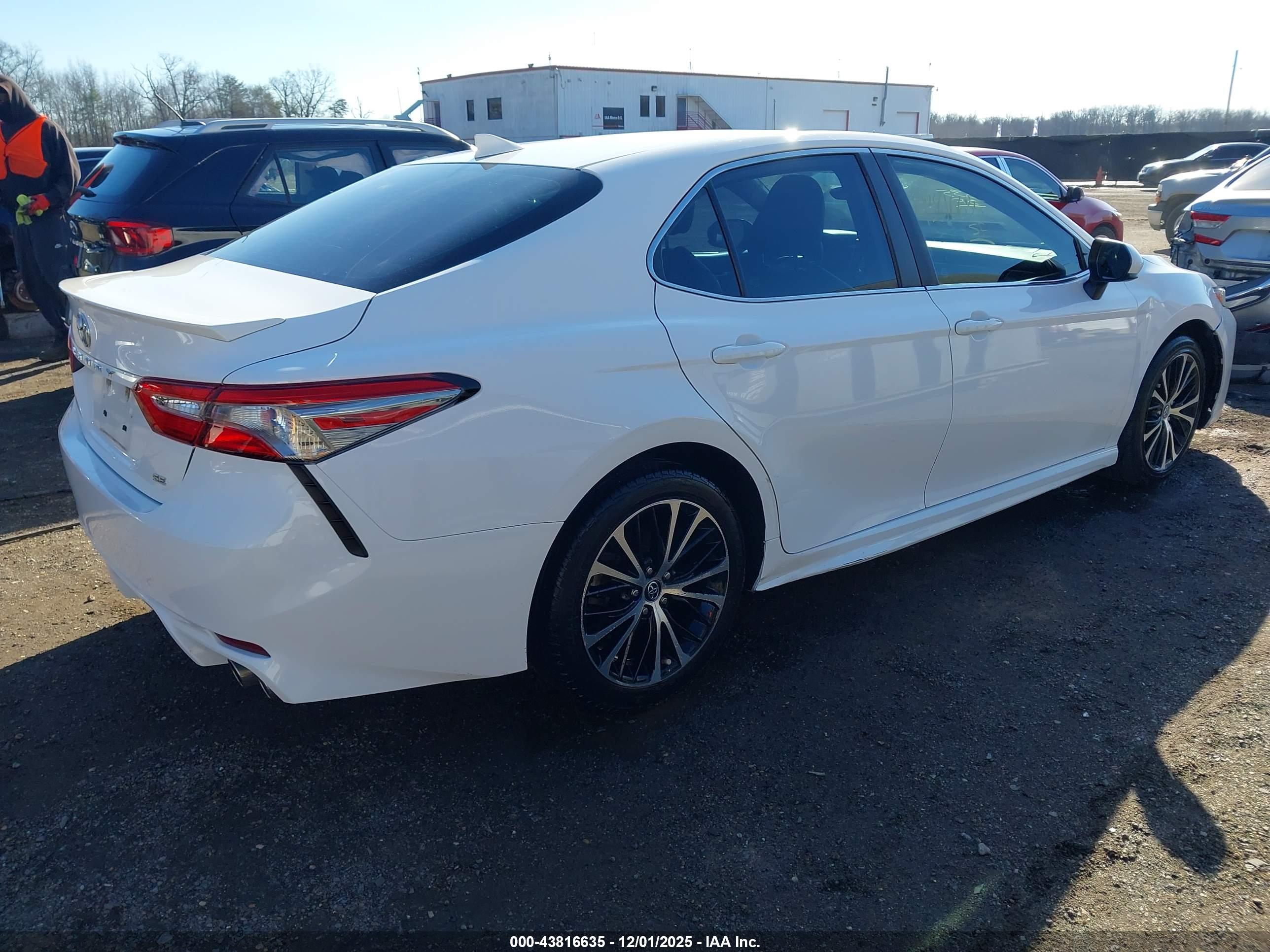 TOYOTA CAMRY image 4