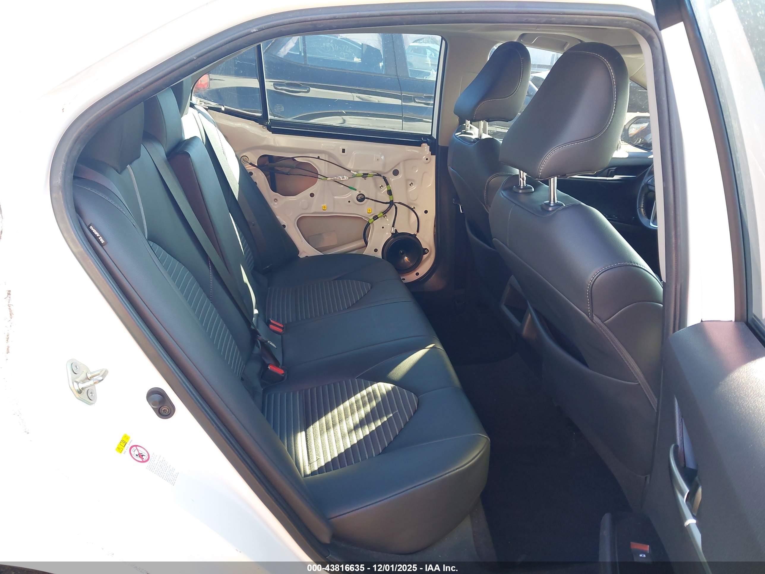 TOYOTA CAMRY image 8