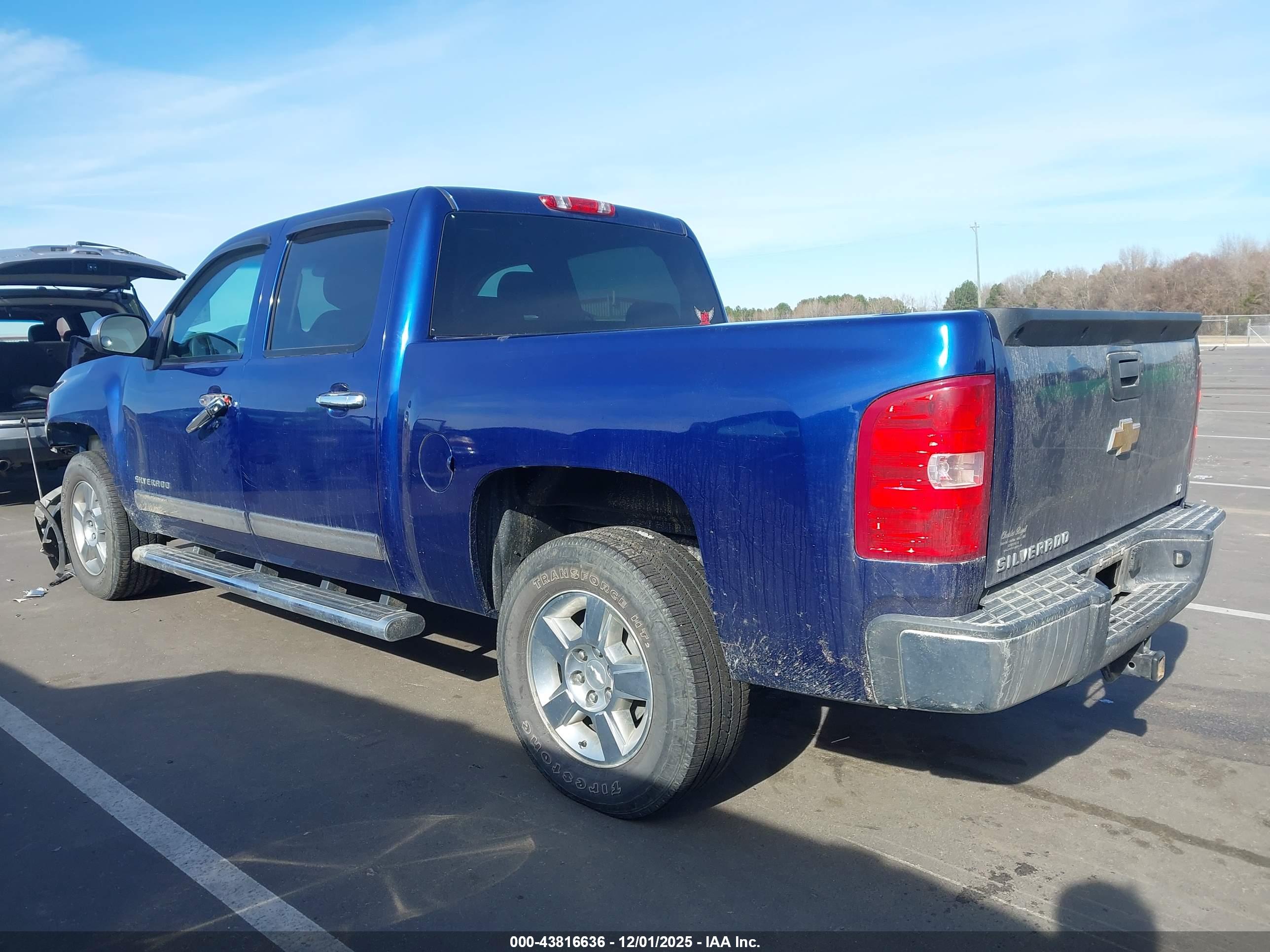 CHEVROLET SILVERADO image 3