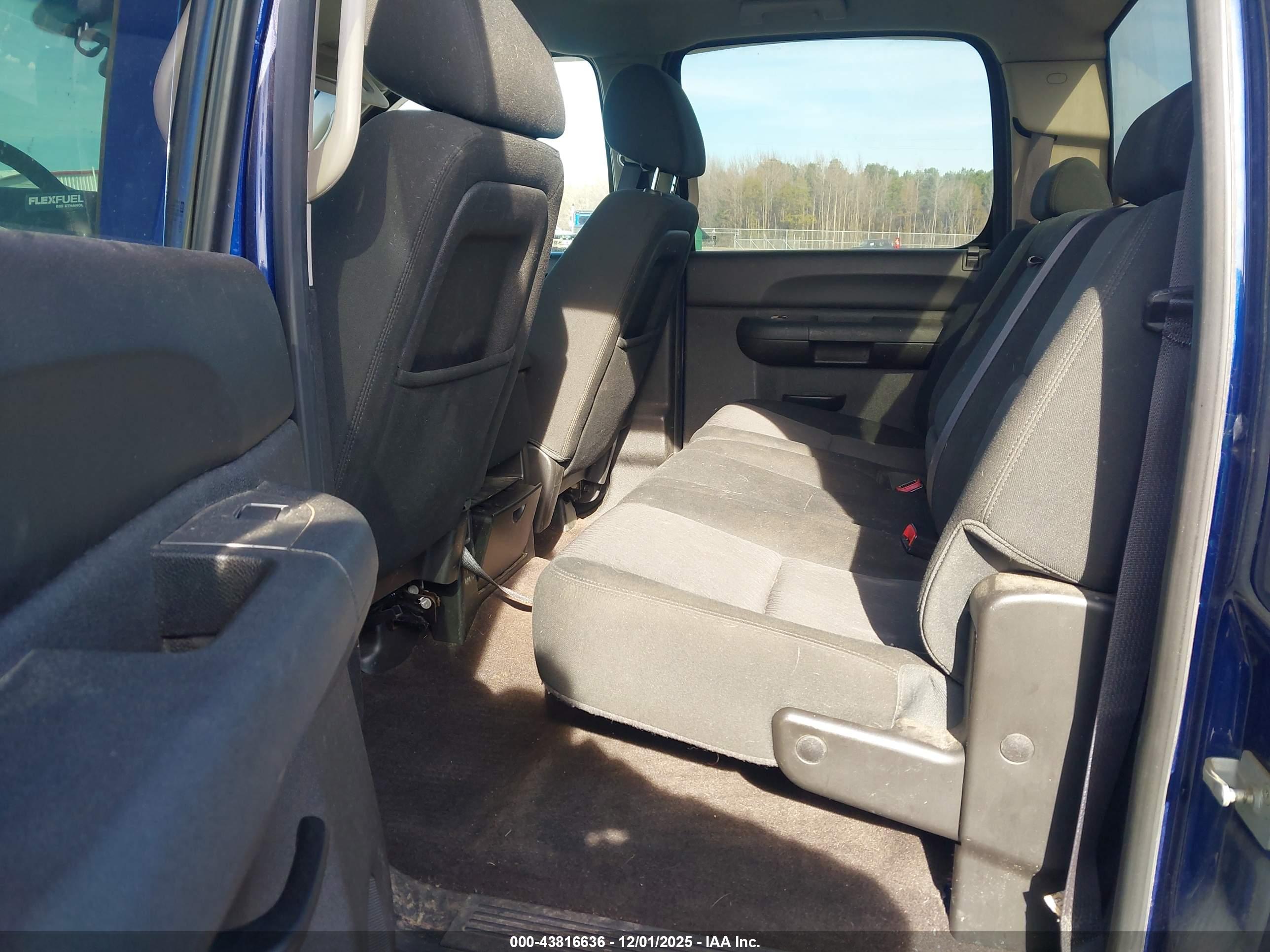 CHEVROLET SILVERADO image 8