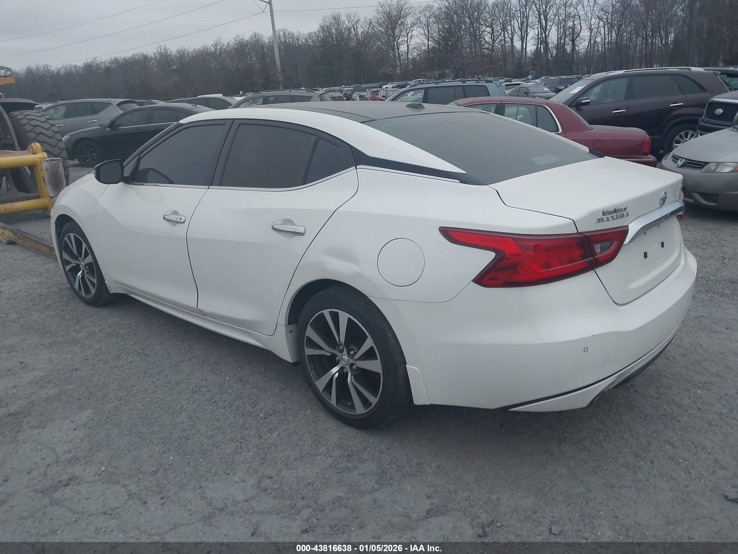 NISSAN MAXIMA image 3