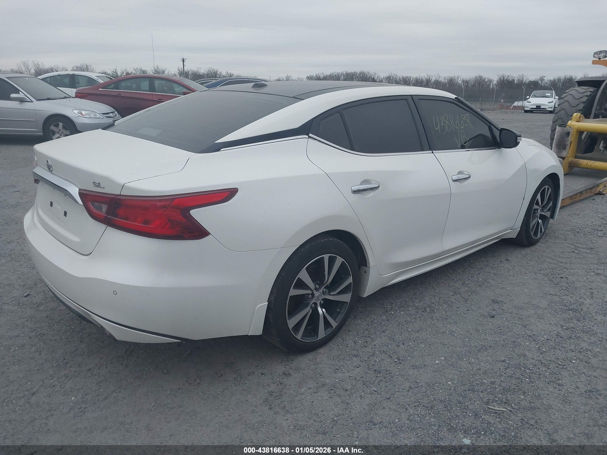 NISSAN MAXIMA image 4