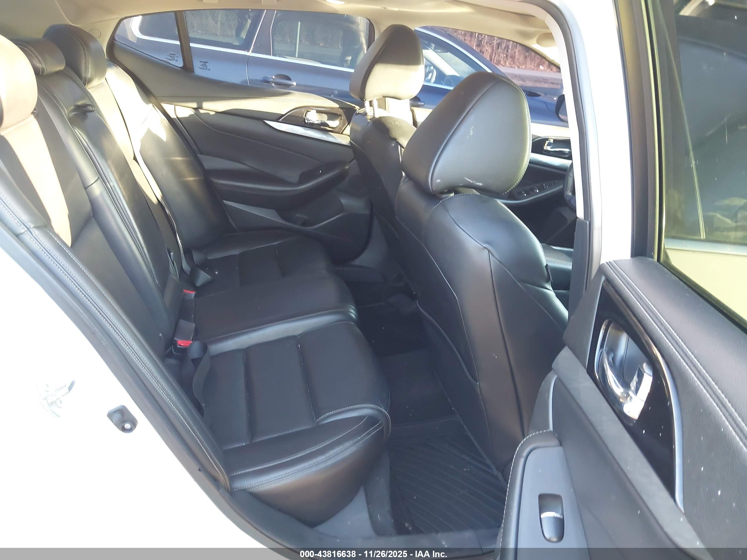 NISSAN MAXIMA image 8