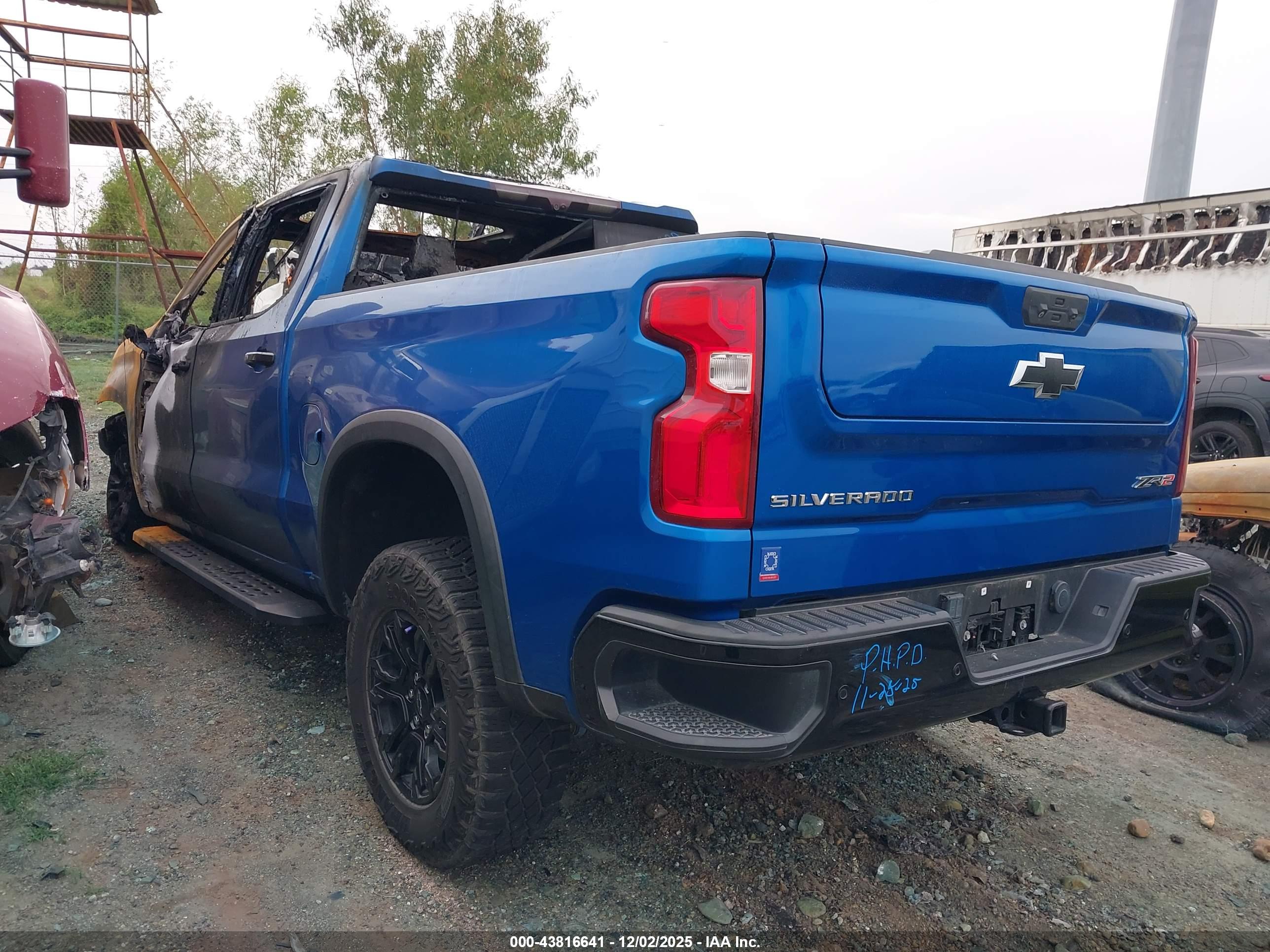 CHEVROLET SILVERADO image 3