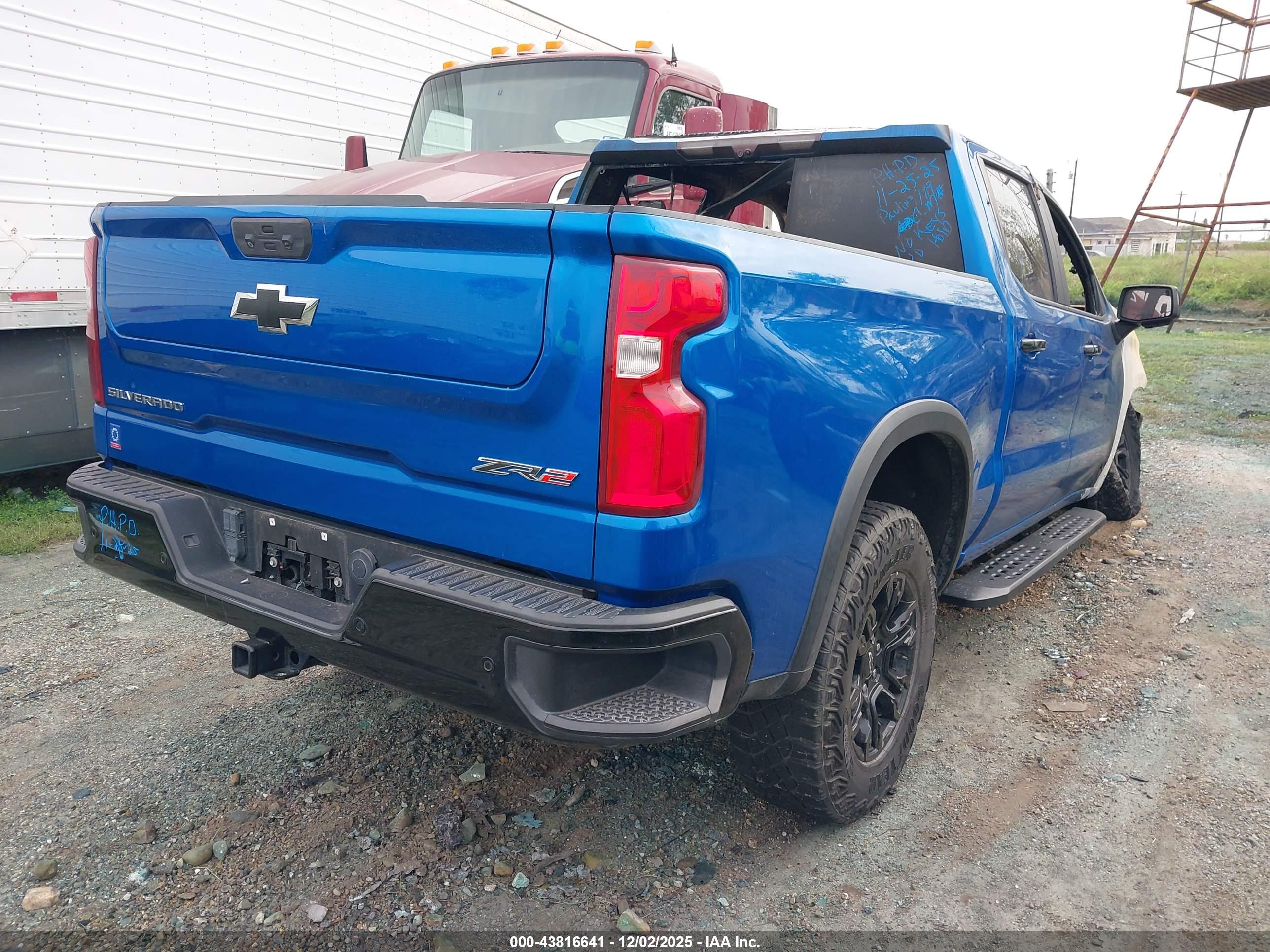 CHEVROLET SILVERADO image 4