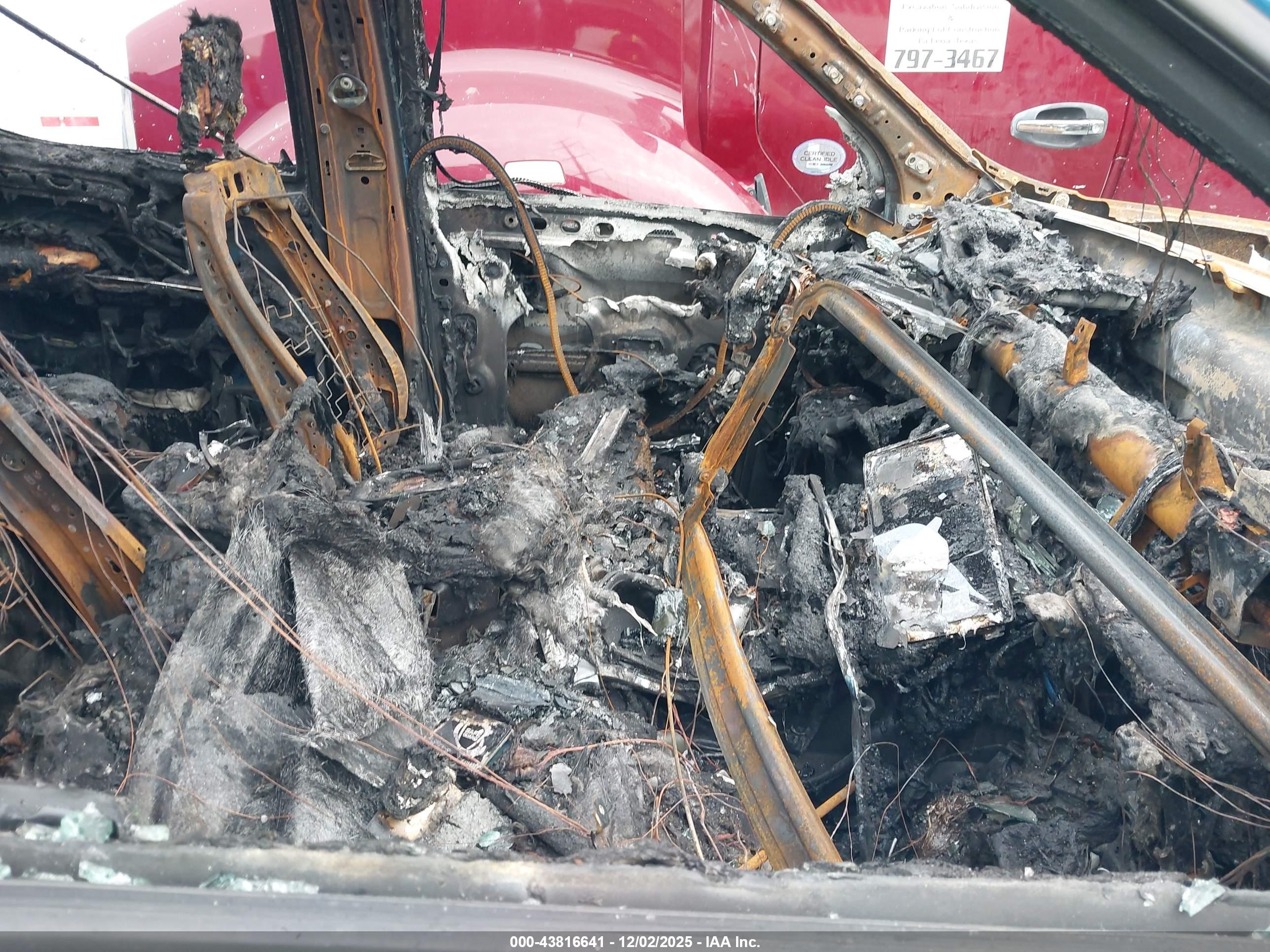 CHEVROLET SILVERADO image 5