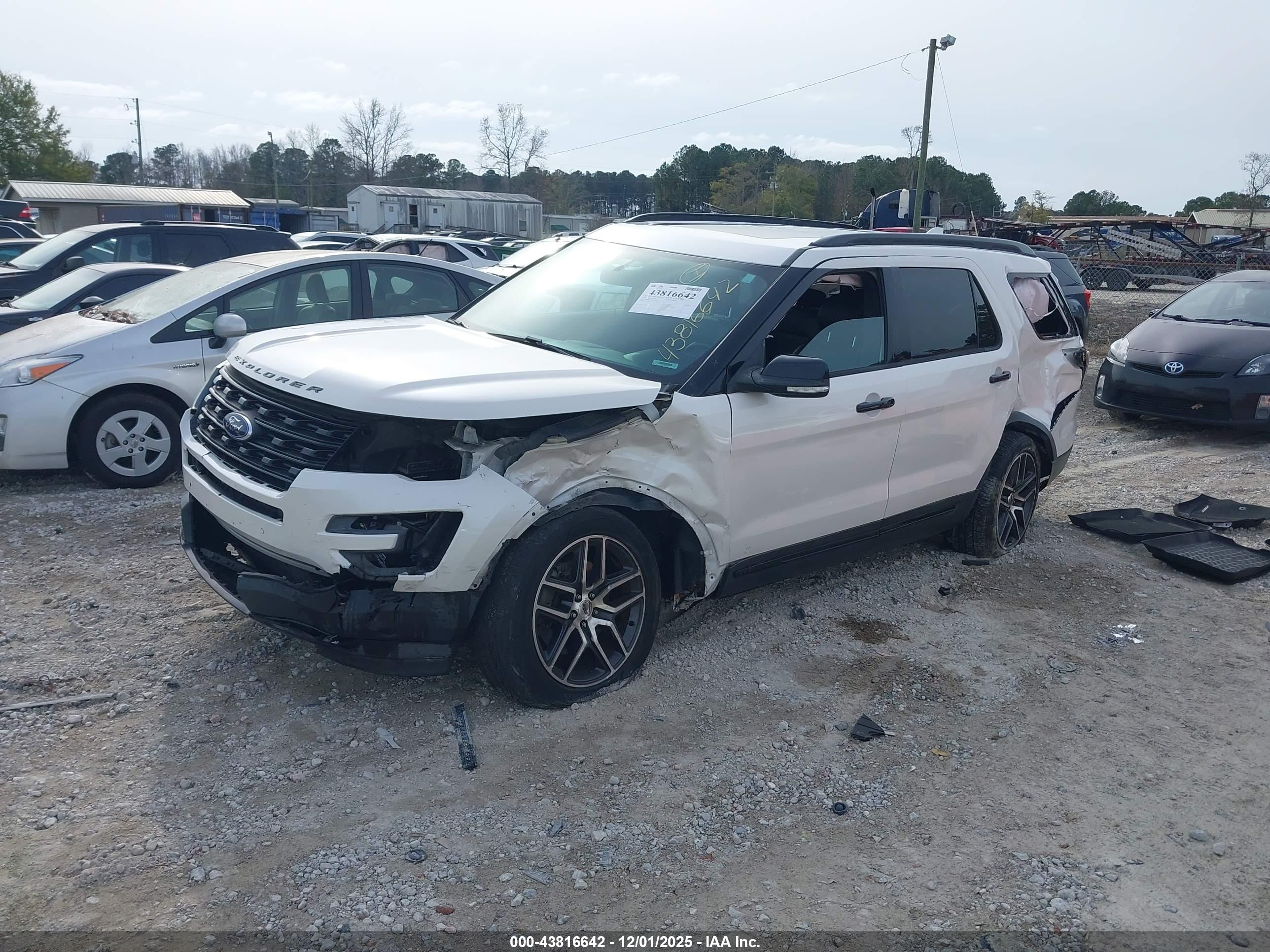 FORD EXPLORER image 2