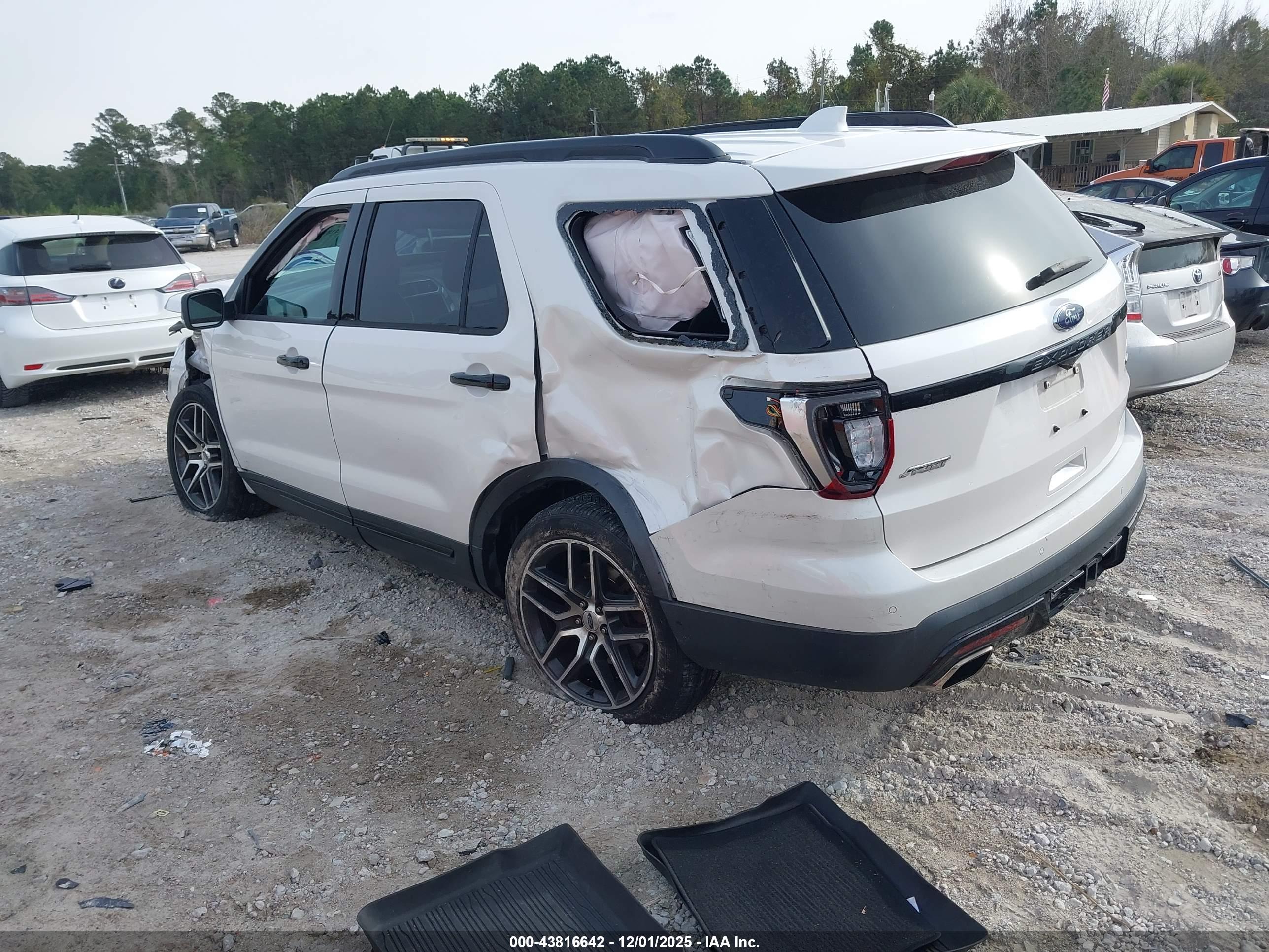 FORD EXPLORER image 3