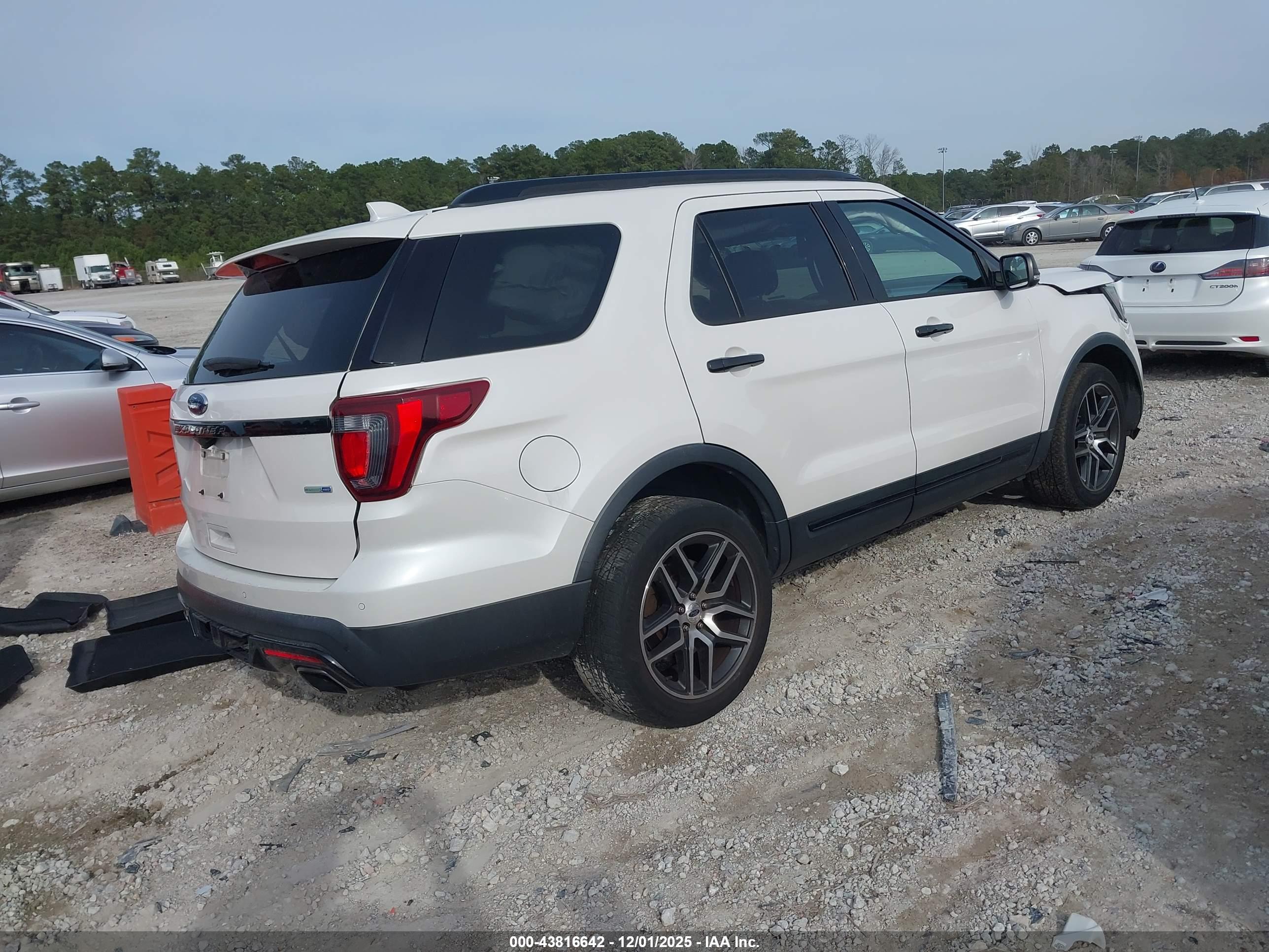 FORD EXPLORER image 4