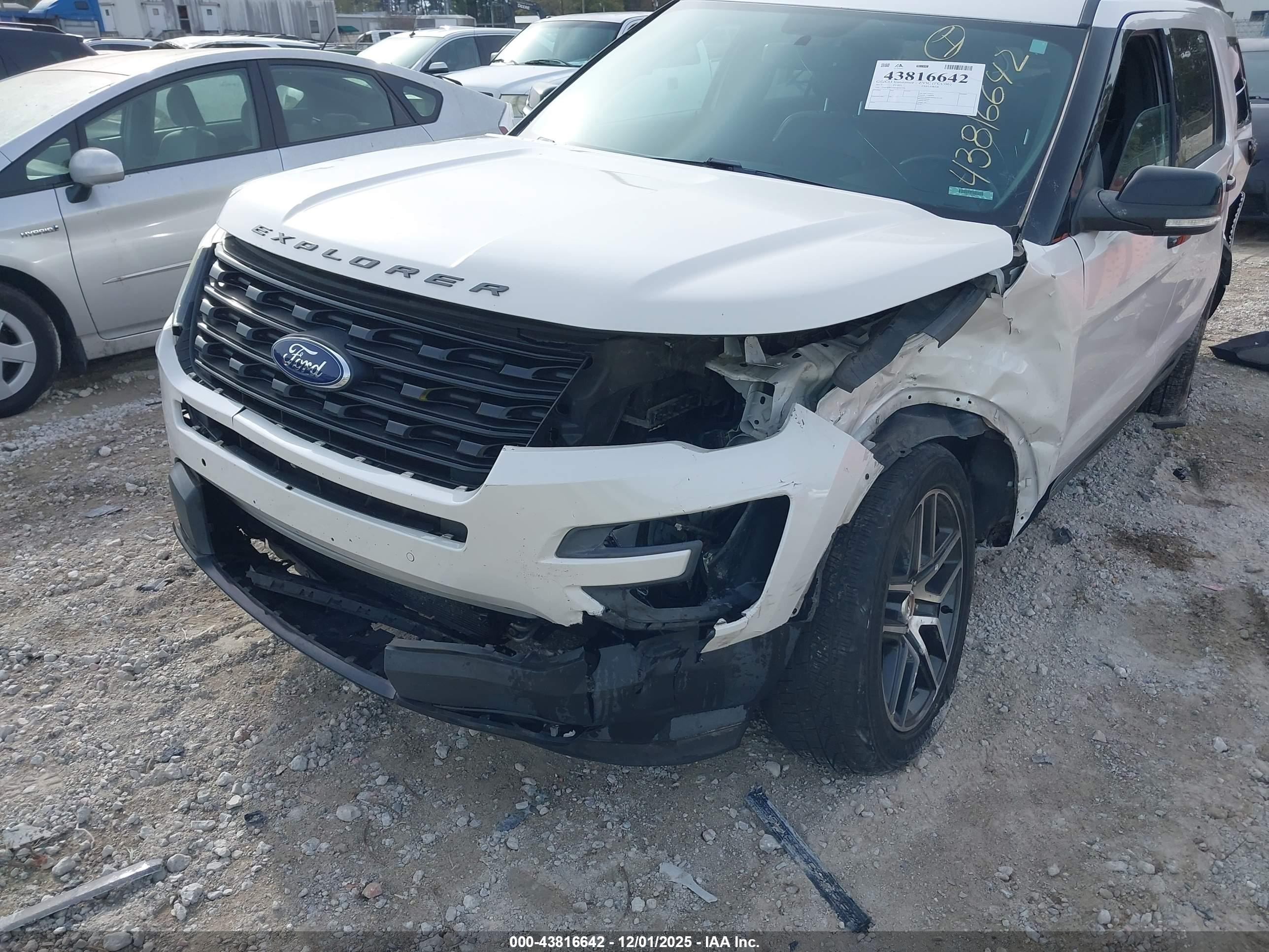 FORD EXPLORER image 6