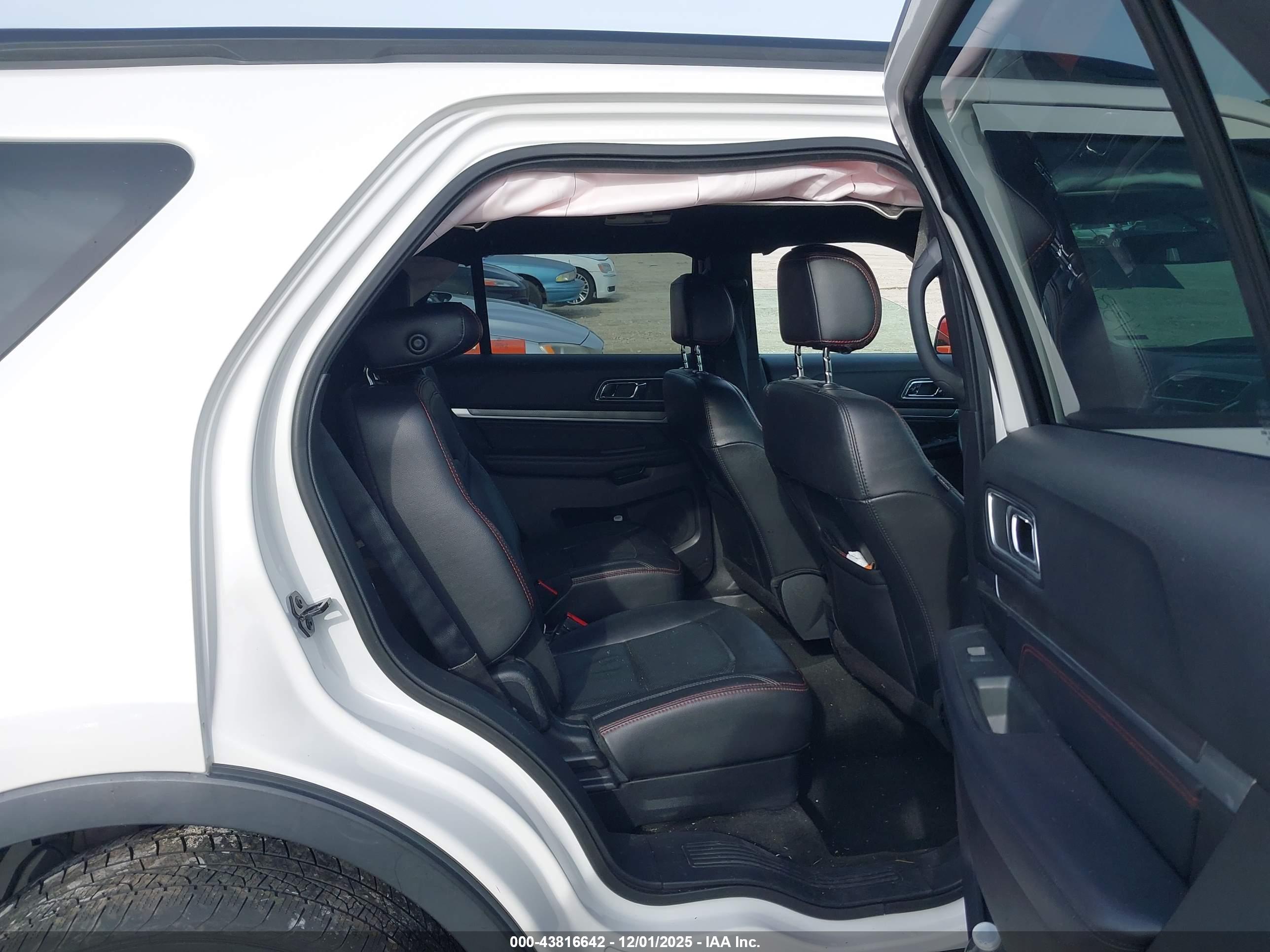 FORD EXPLORER image 8