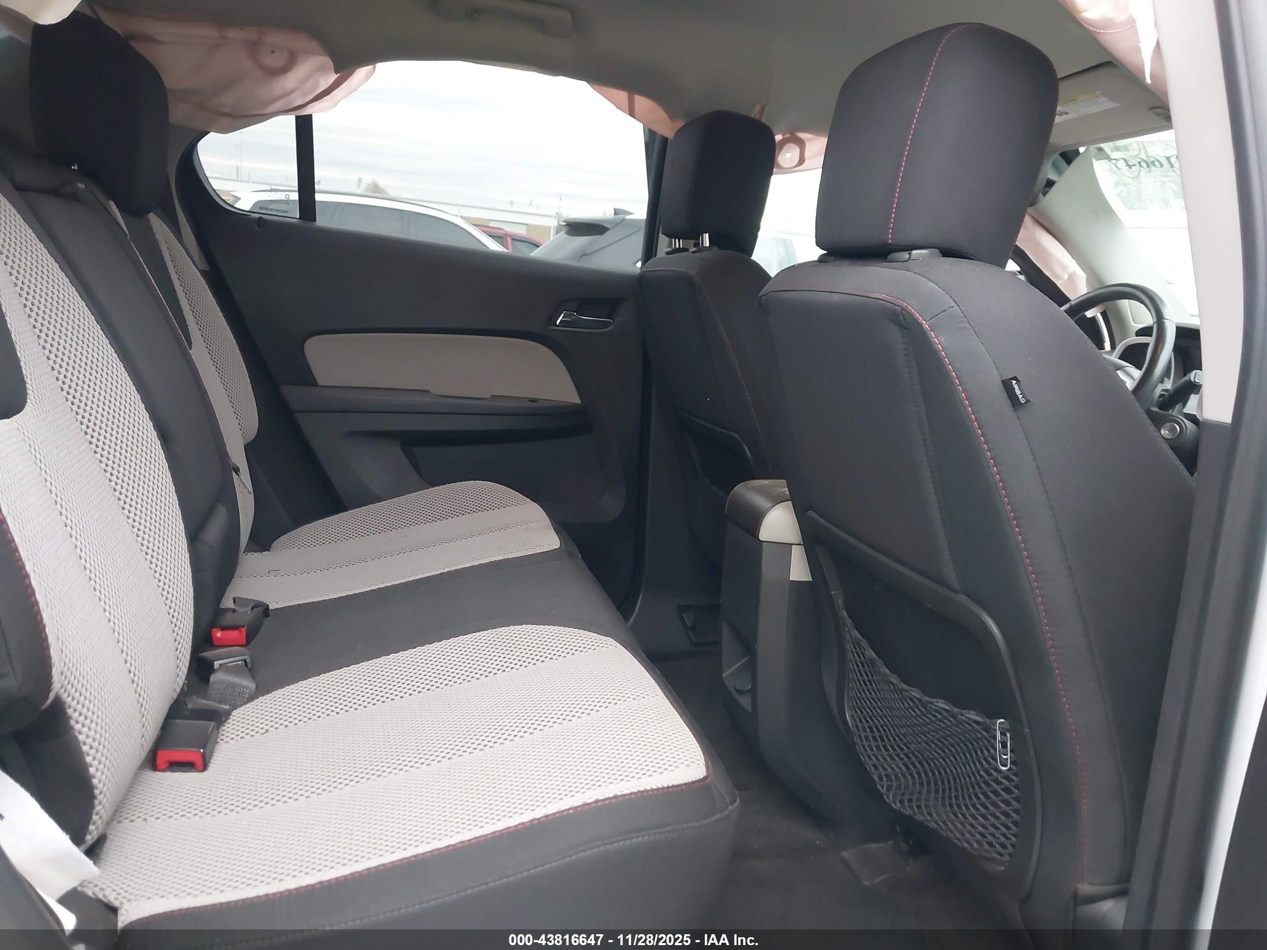 CHEVROLET EQUINOX image 8