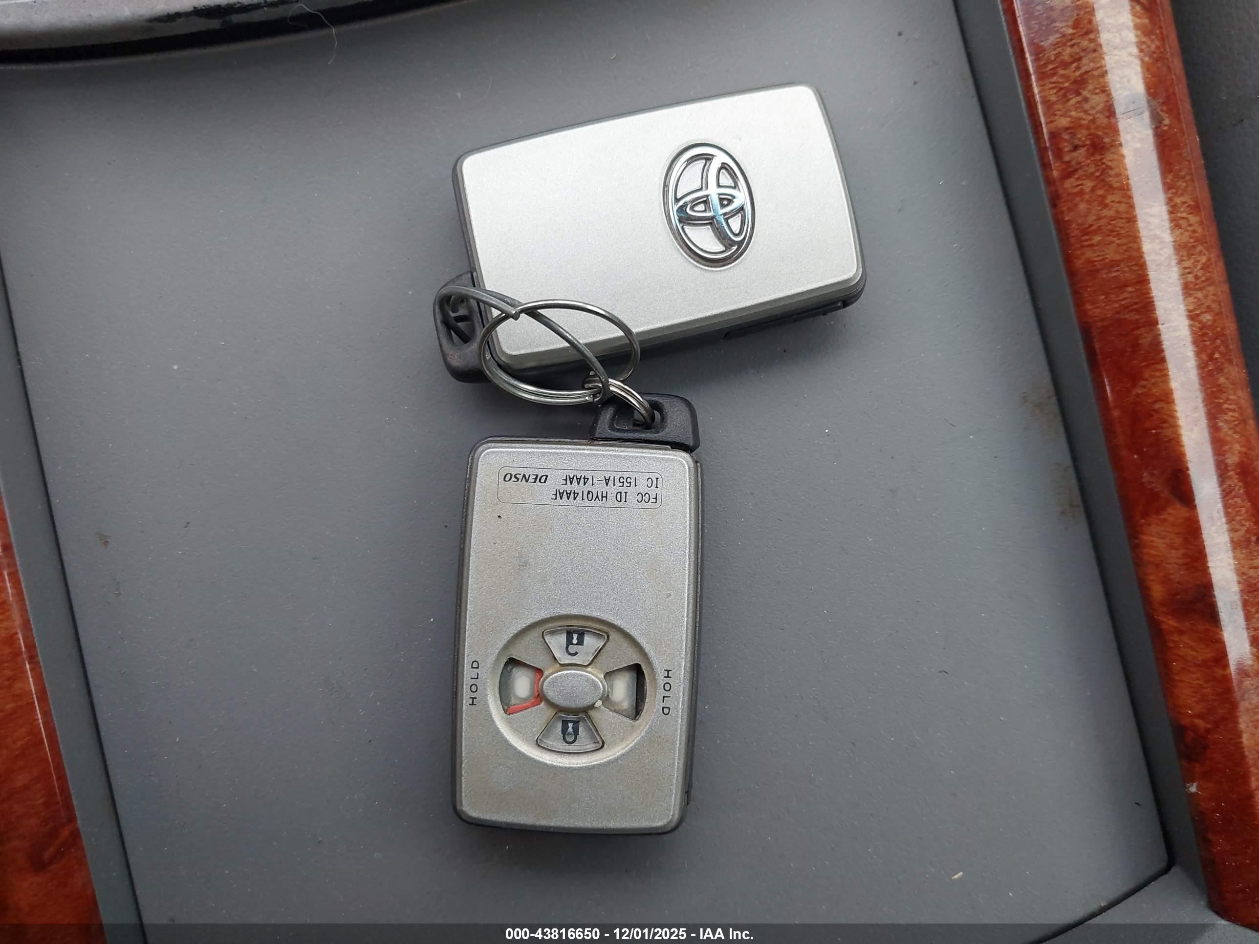 TOYOTA AVALON image 11