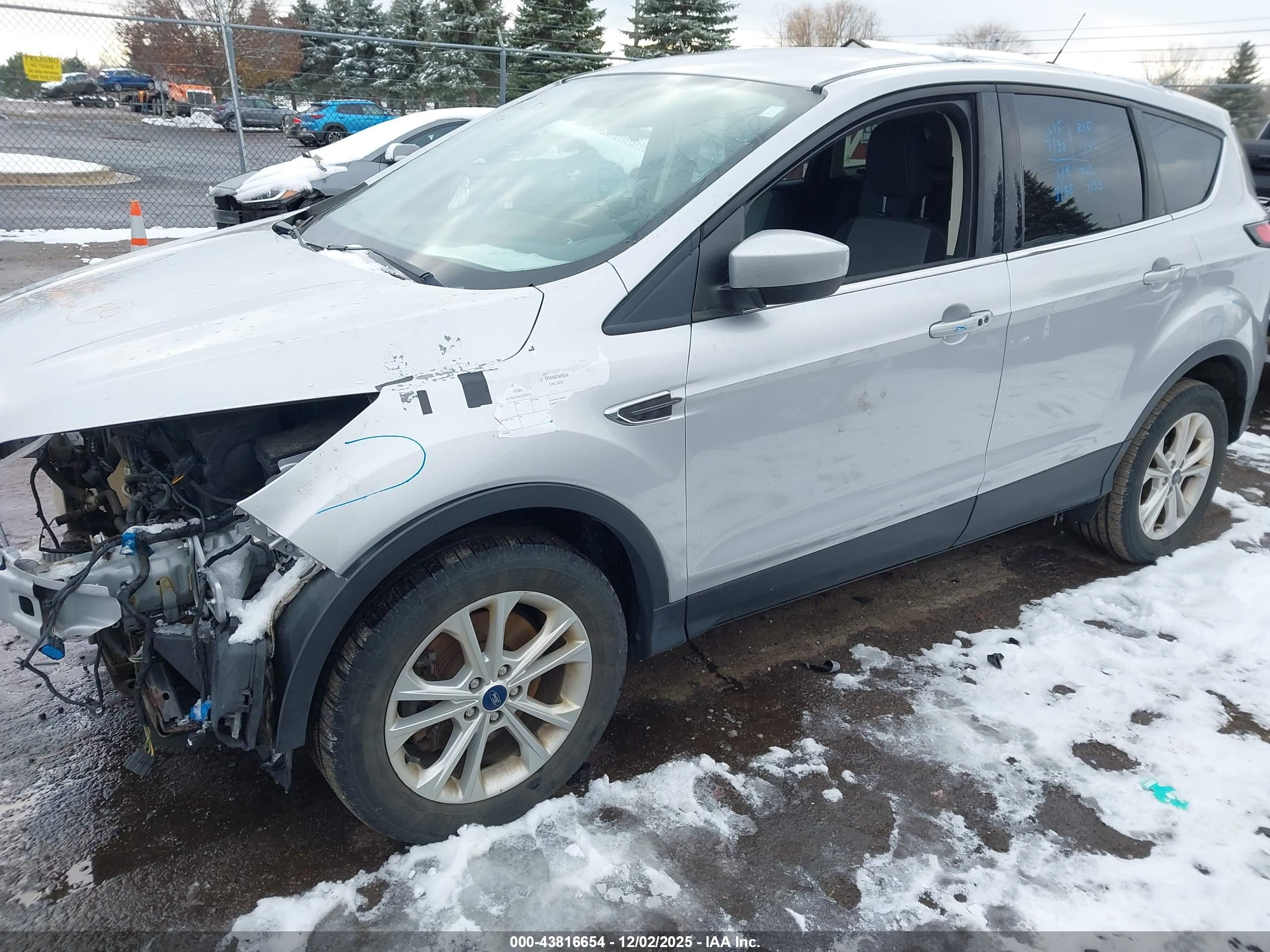 FORD ESCAPE image 2