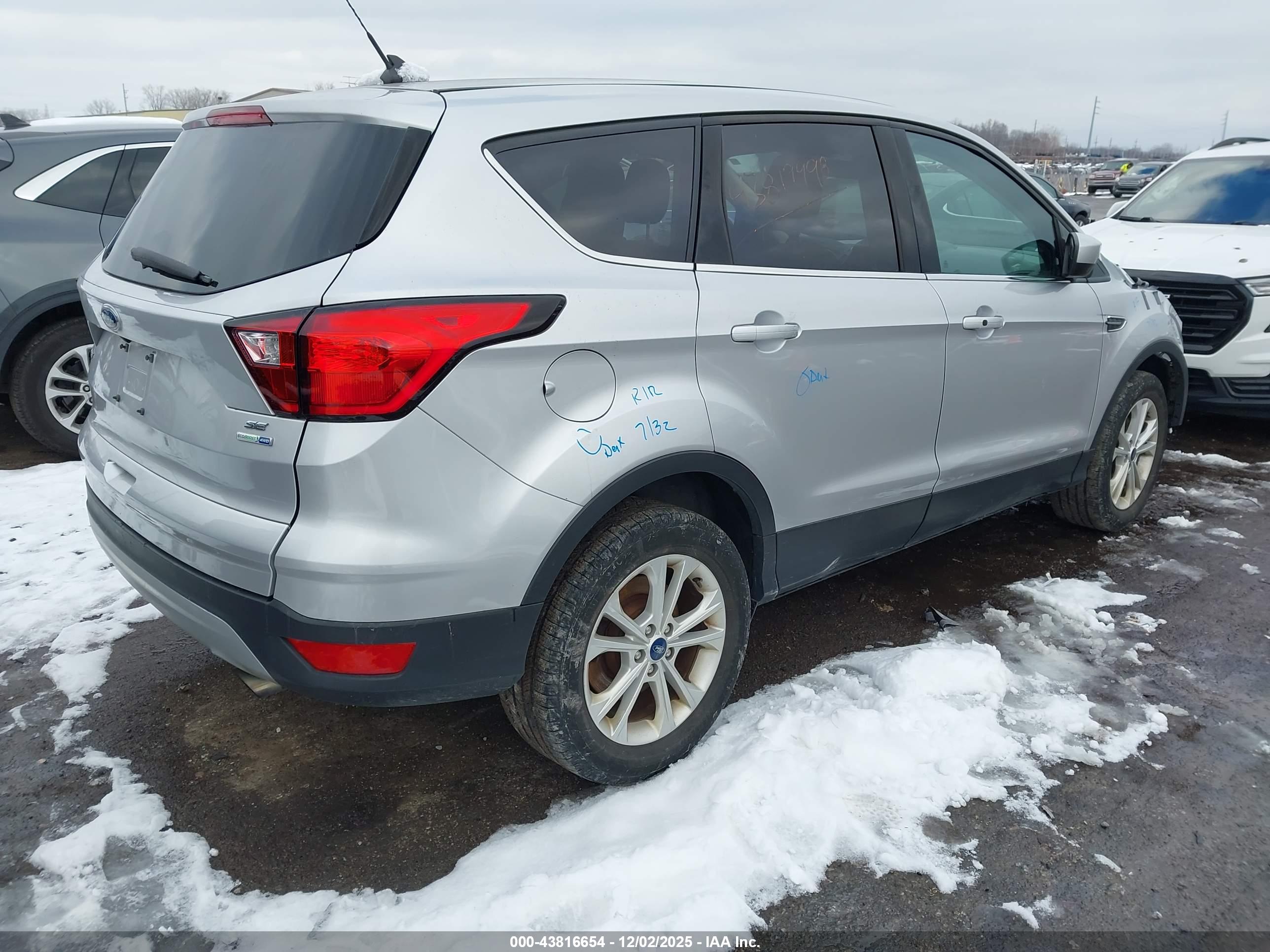 FORD ESCAPE image 4