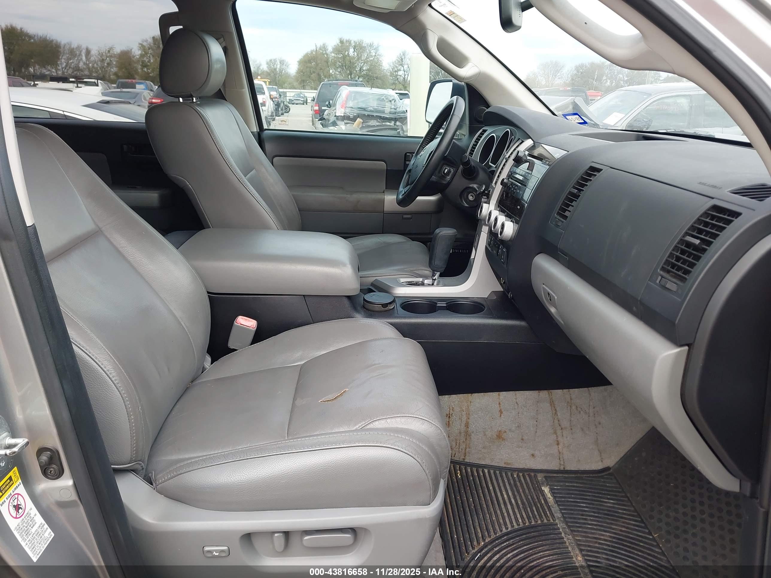TOYOTA SEQUOIA image 5
