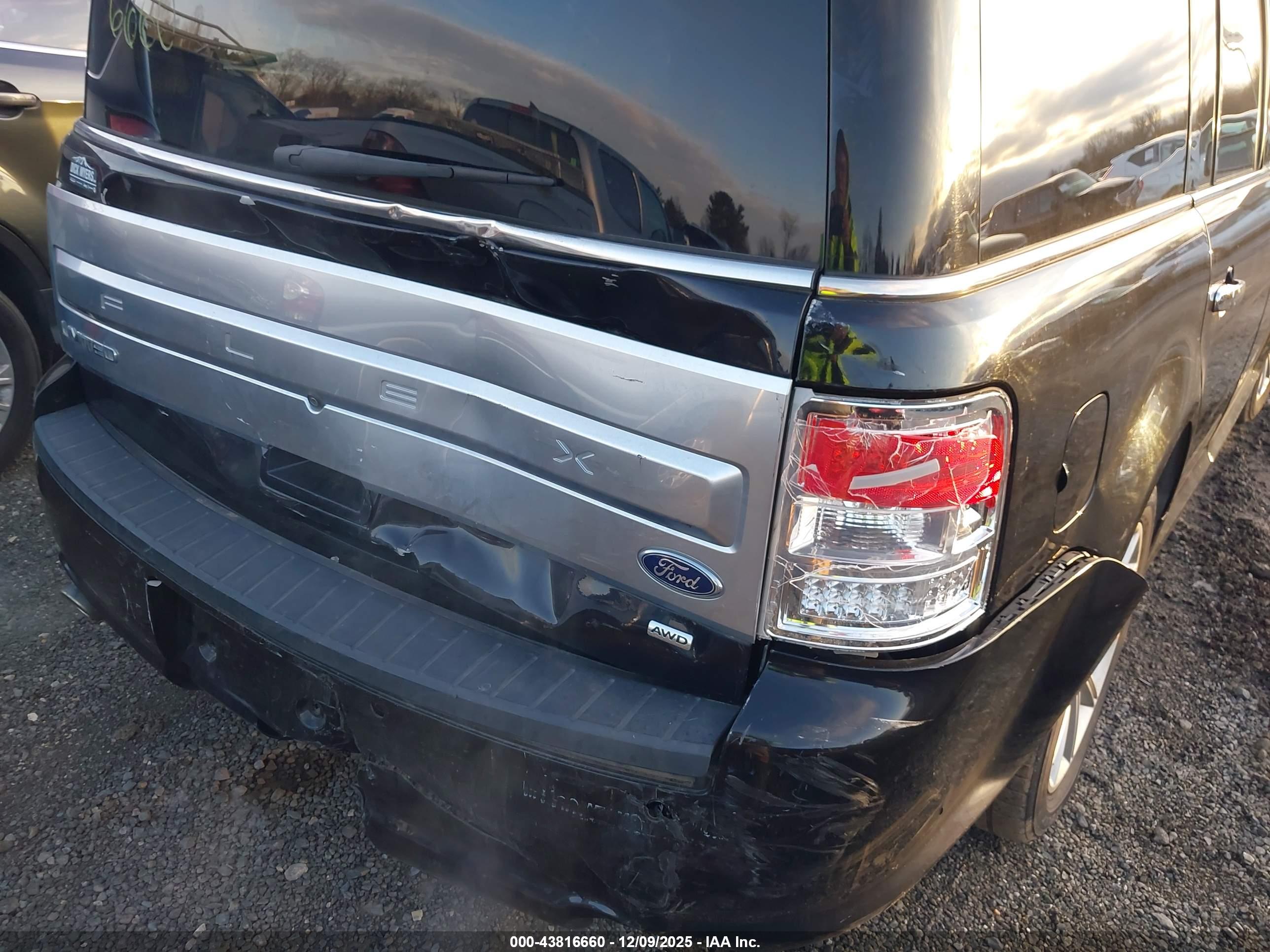 FORD FLEX image 6