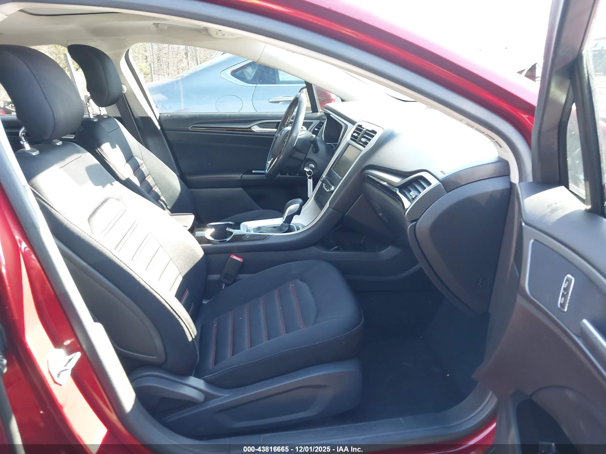 FORD FUSION image 5