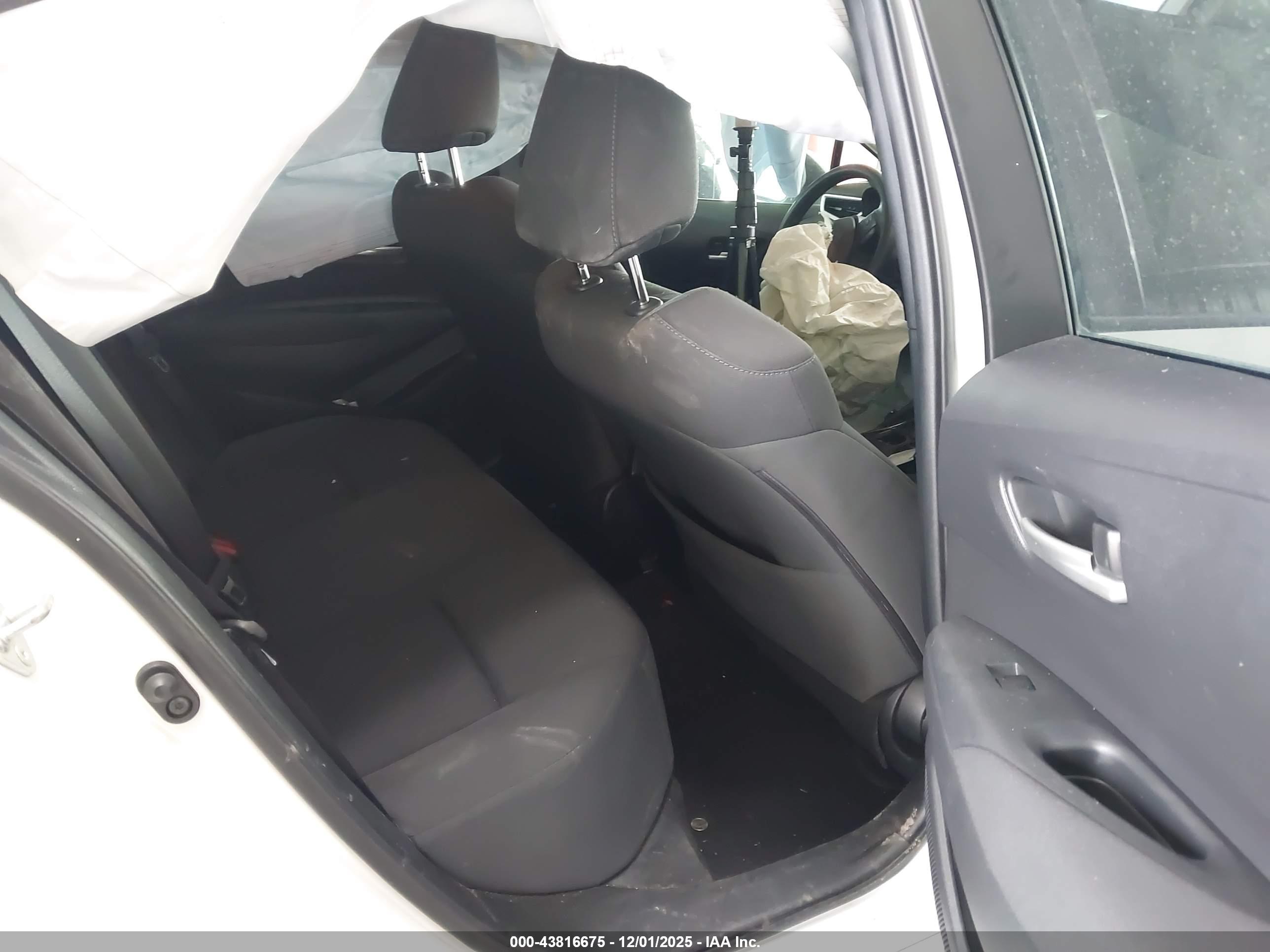 TOYOTA COROLLA image 8