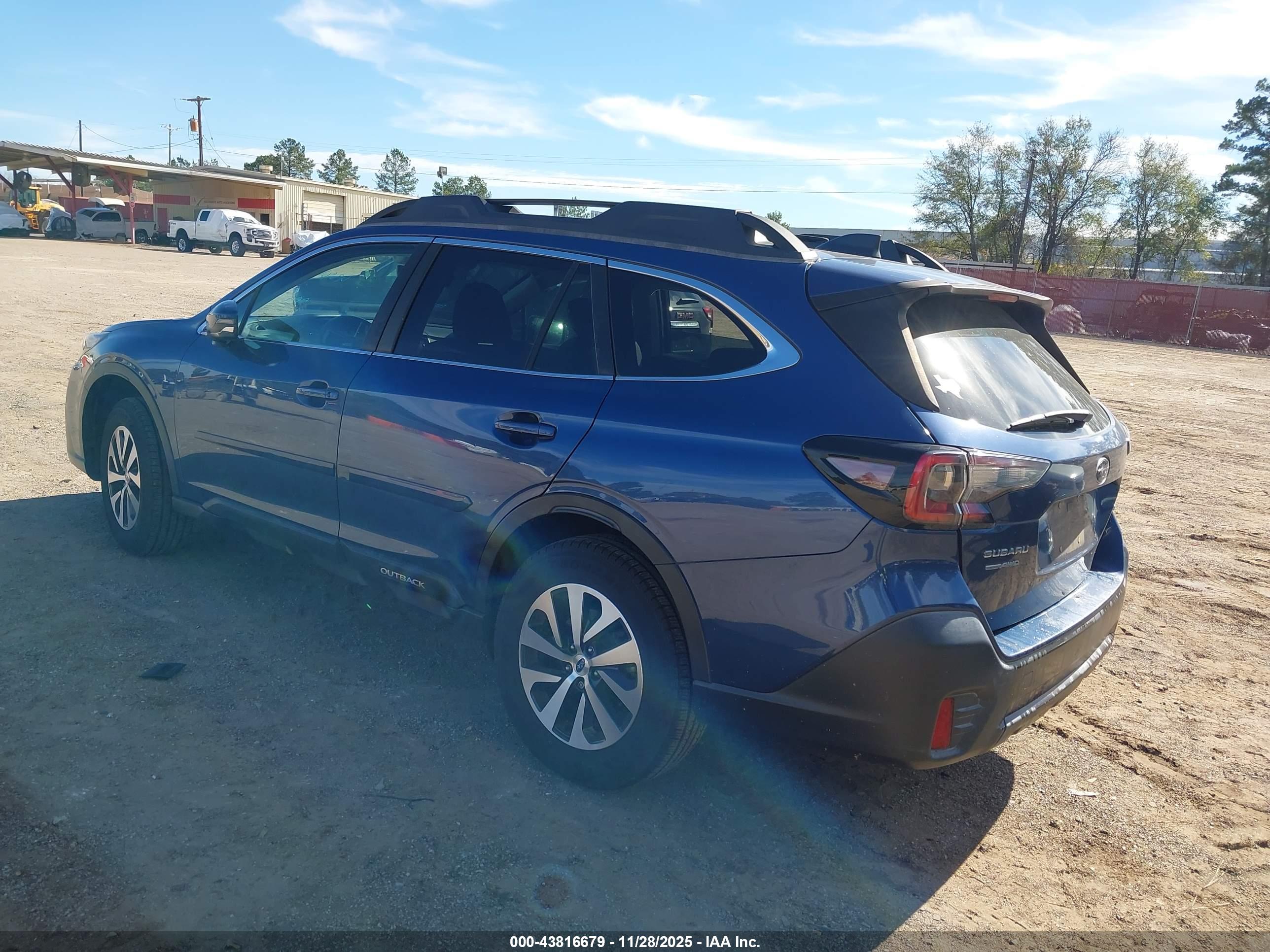 SUBARU OUTBACK image 3