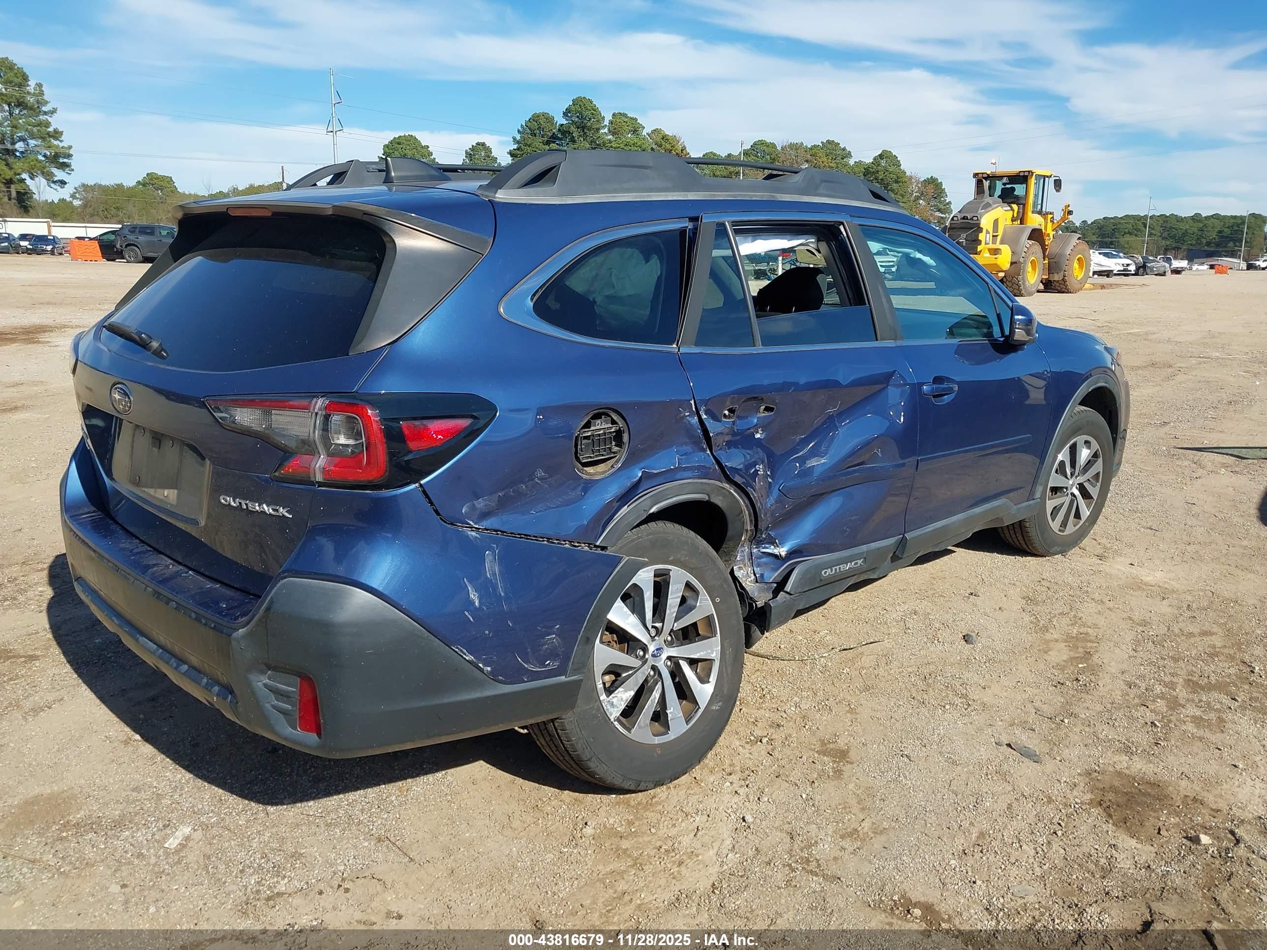 SUBARU OUTBACK image 4