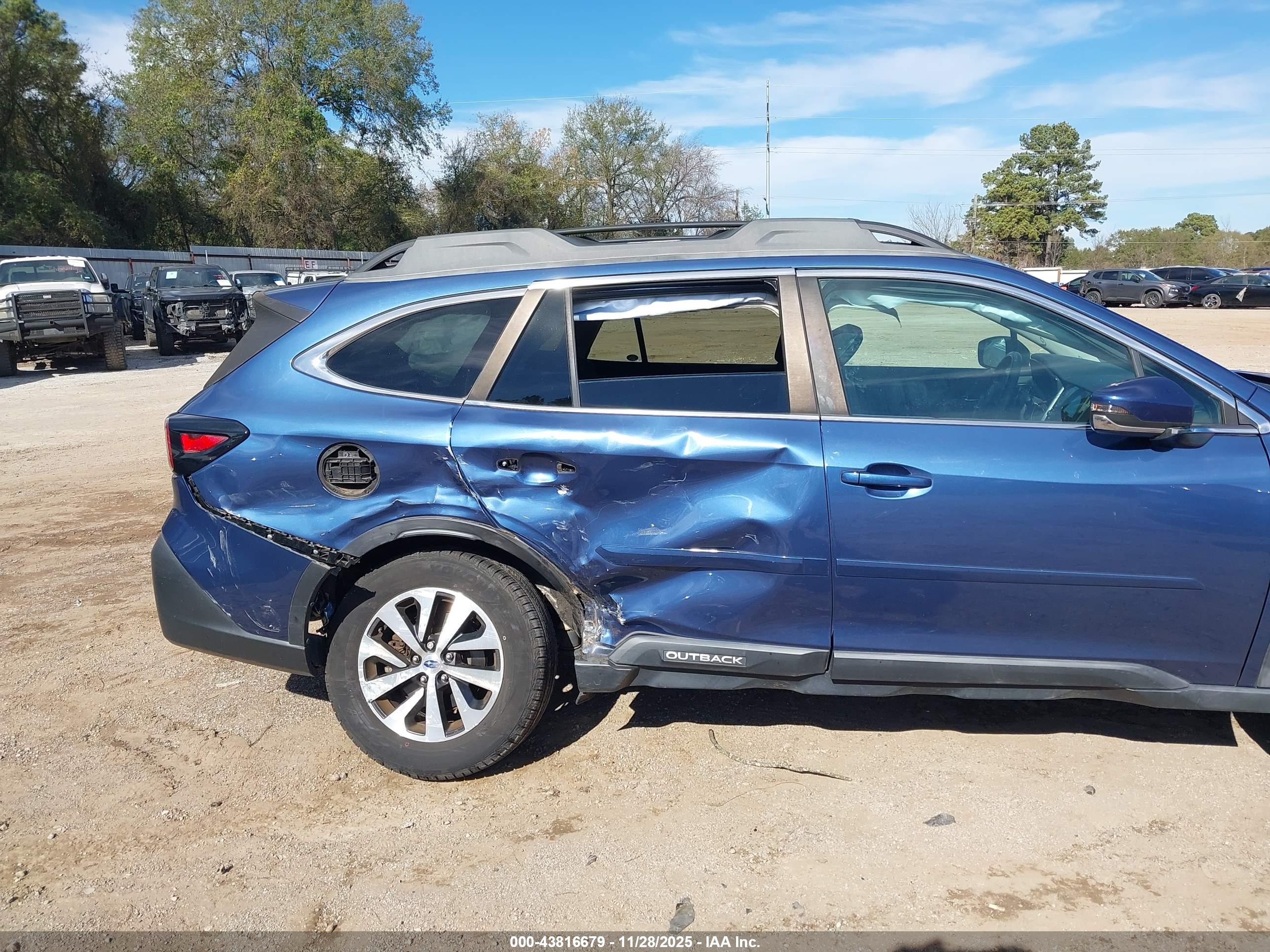 SUBARU OUTBACK image 6
