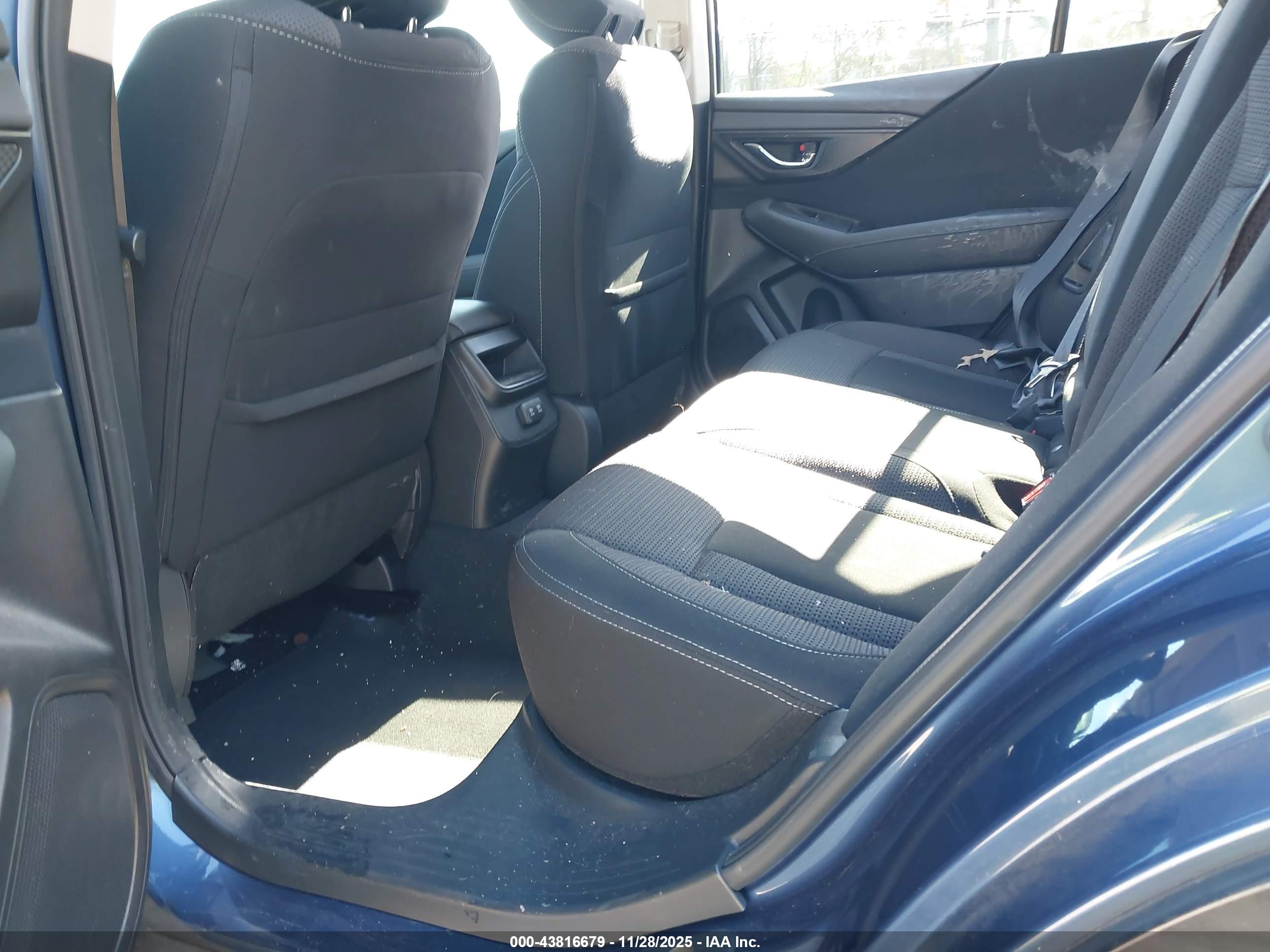 SUBARU OUTBACK image 8