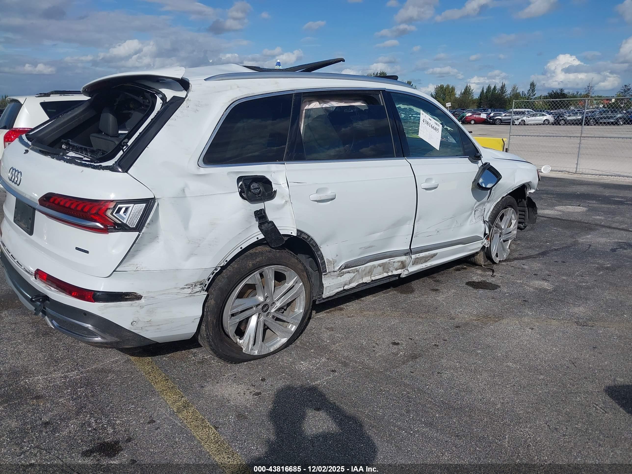 AUDI Q7 image 4