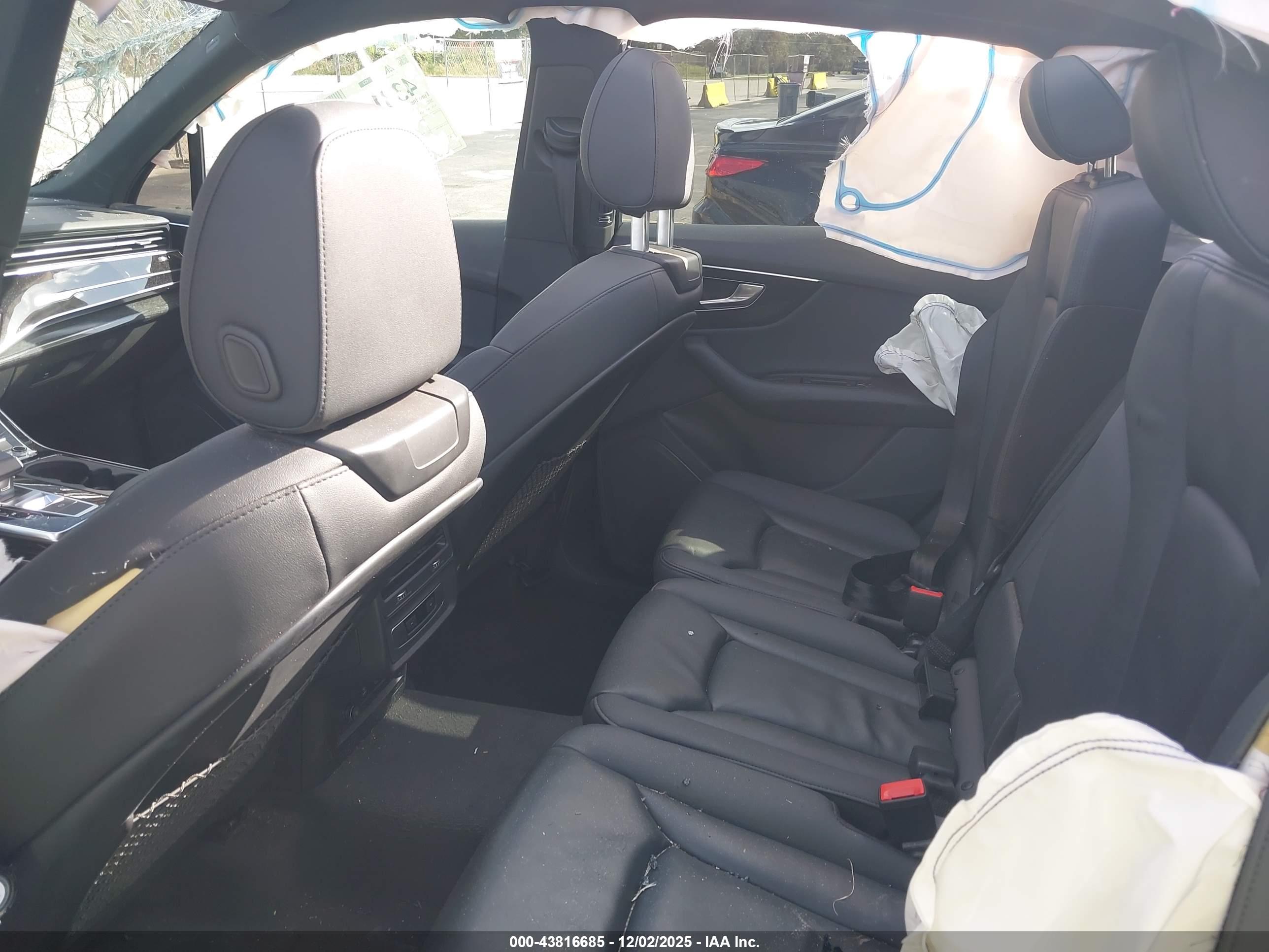 AUDI Q7 image 8