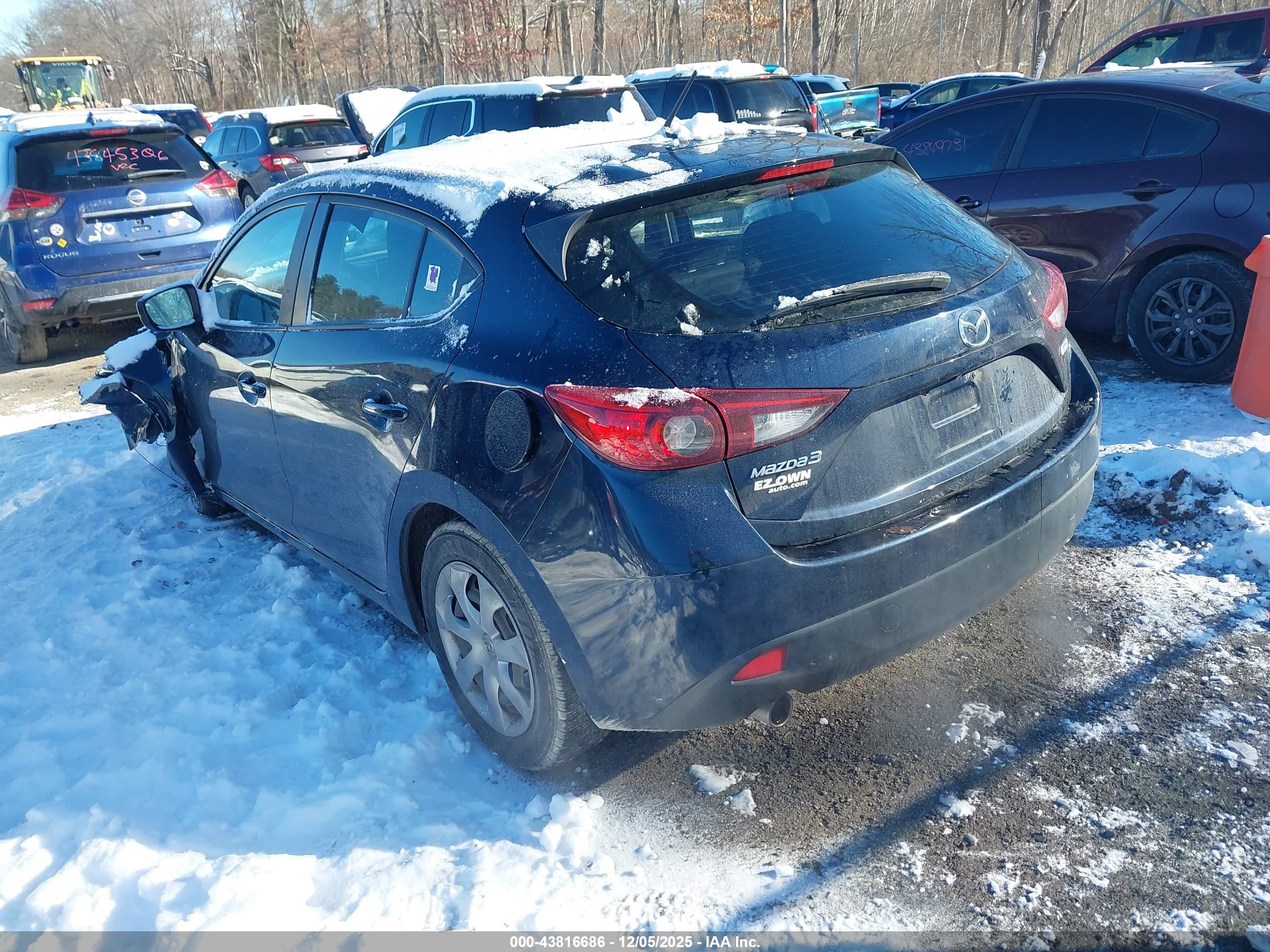MAZDA MAZDA3 image 3