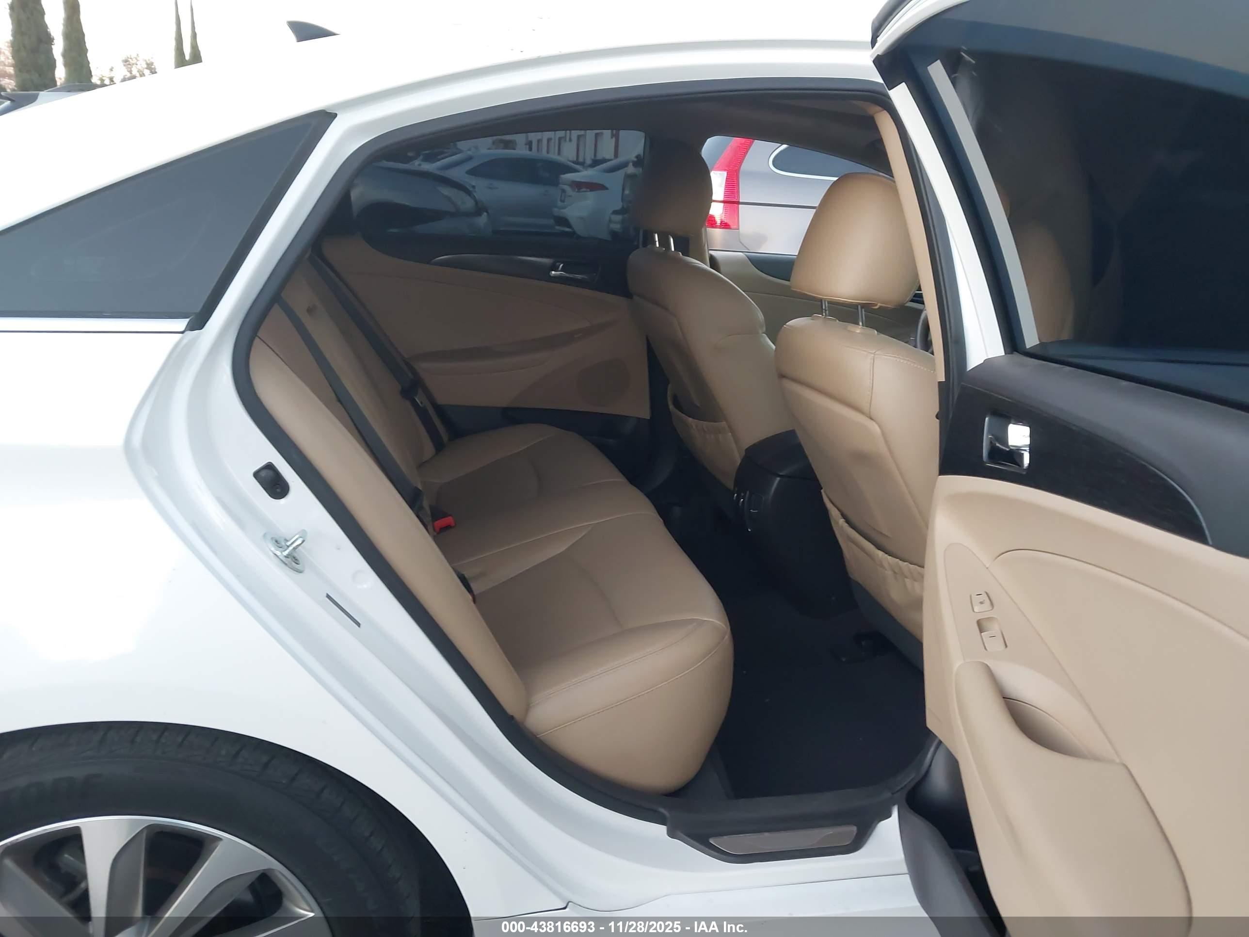 HYUNDAI SONATA image 8