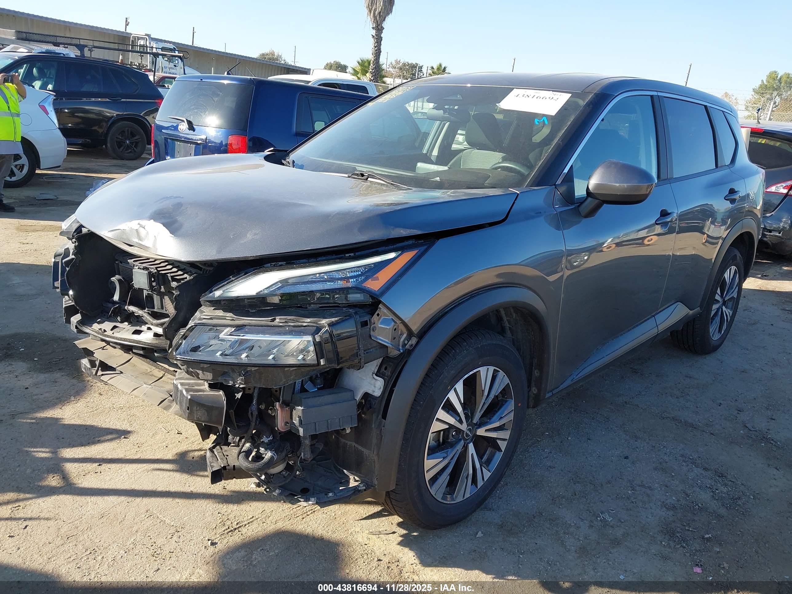 NISSAN ROGUE image 2