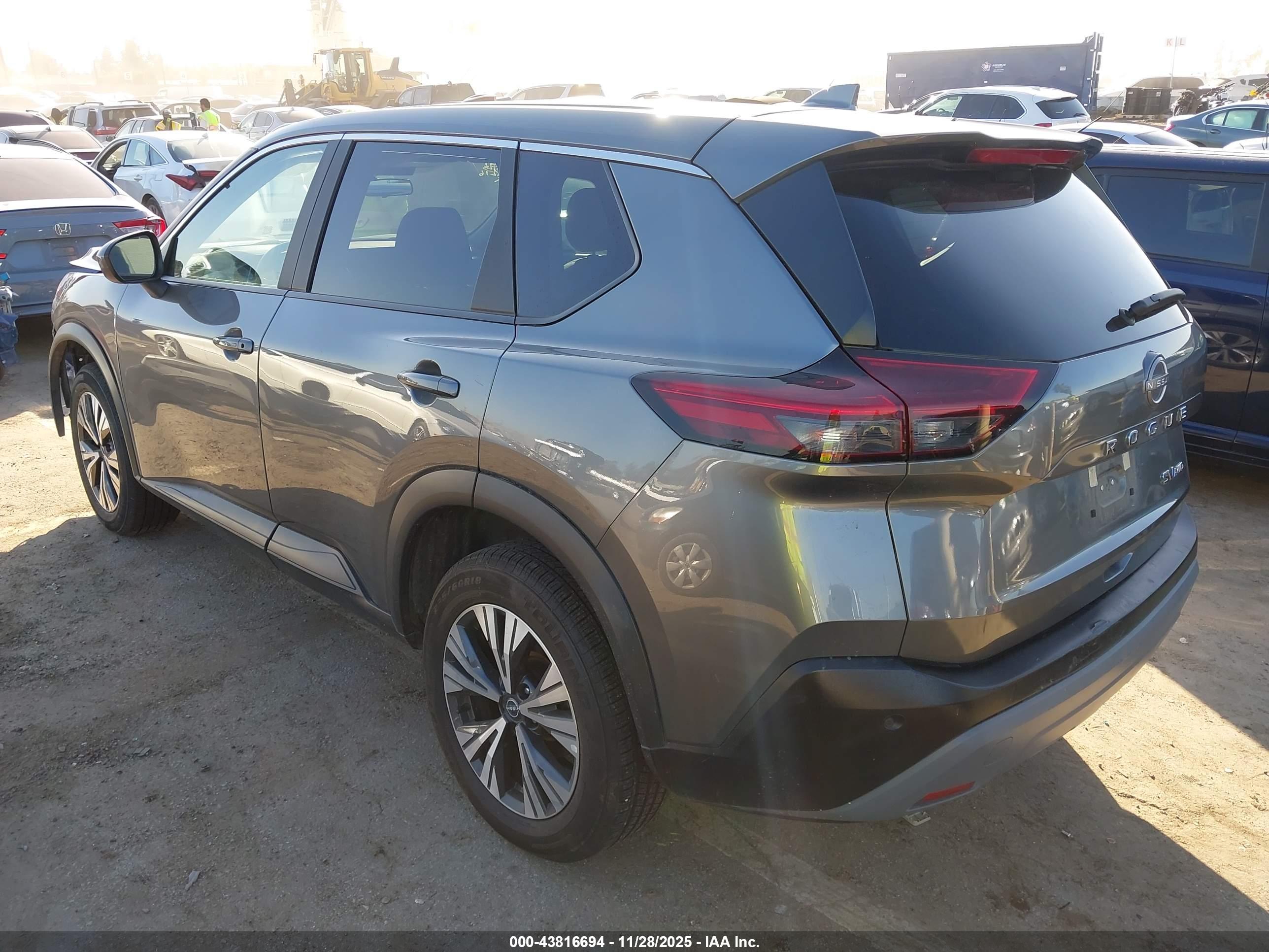 NISSAN ROGUE image 3
