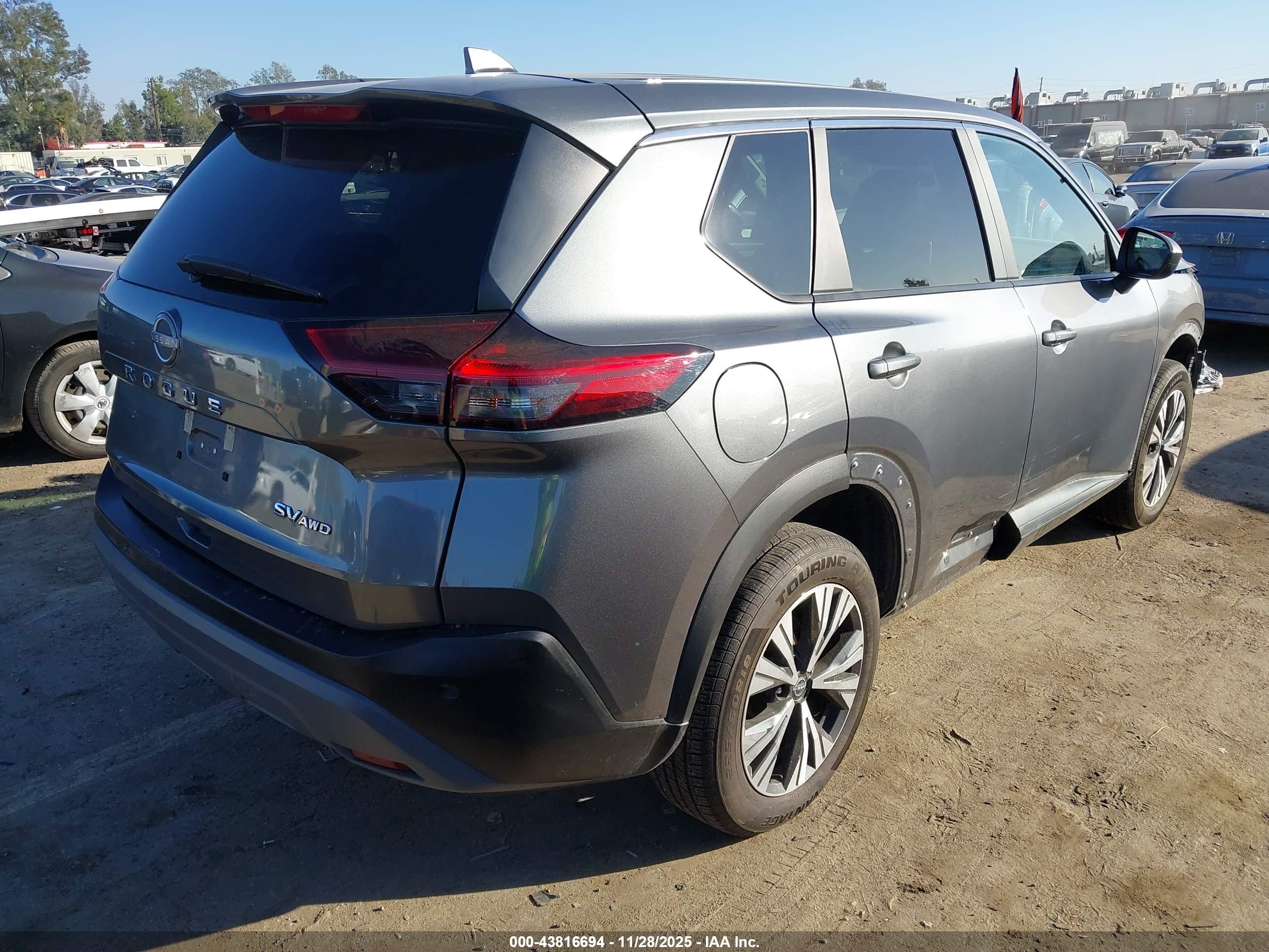 NISSAN ROGUE image 4